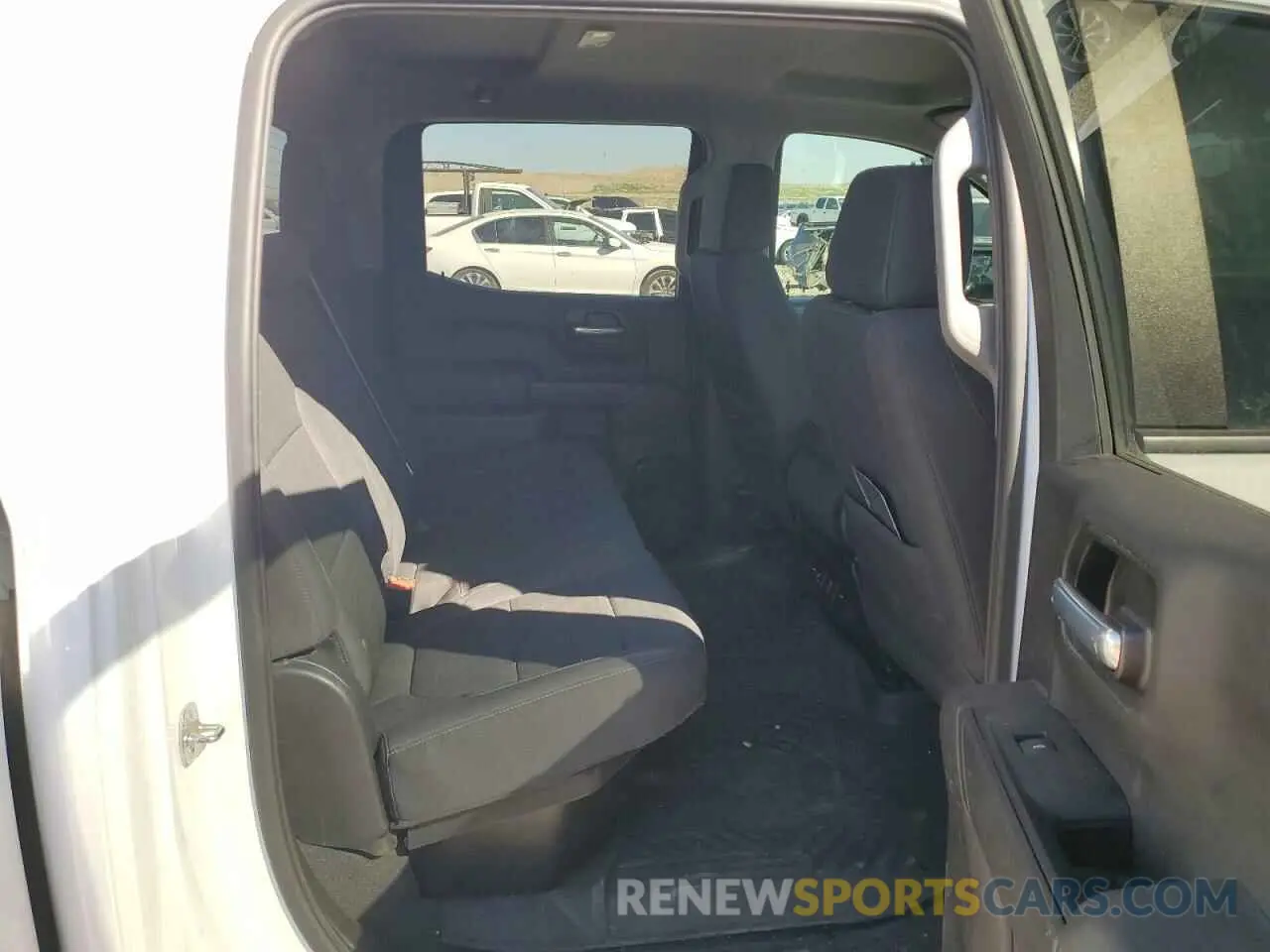 10 Фотография поврежденного автомобиля 3GCUYDED2MG294533 CHEVROLET ALL Models 2021