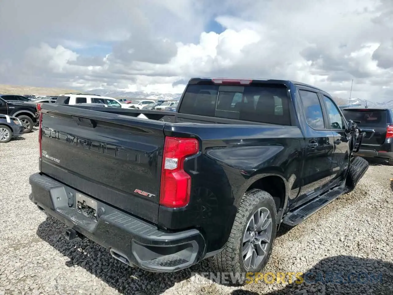 3 Фотография поврежденного автомобиля 3GCUYEETXMG242080 CHEVROLET ALL Models 2021