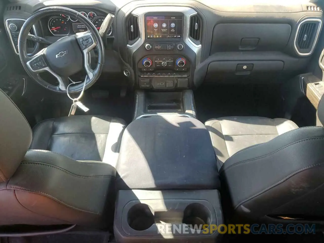 8 Фотография поврежденного автомобиля 3GCUYEETXMG242080 CHEVROLET ALL Models 2021