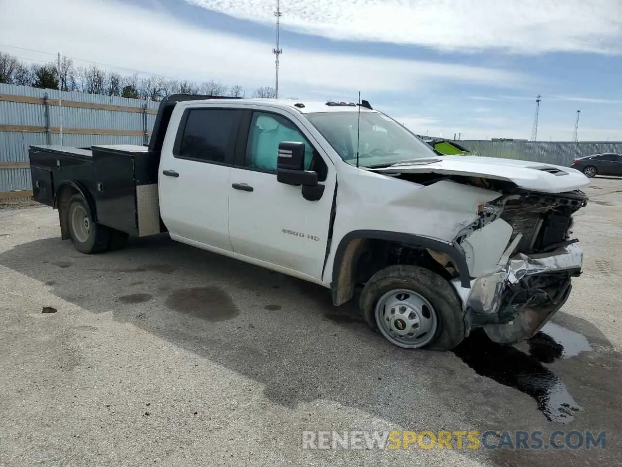 4 Photograph of a damaged car 1GB4YSE72NF330775 CHEVROLET ALL Models 2022