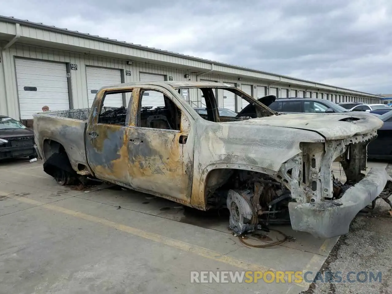 4 Photograph of a damaged car 1GC4YMEYXNF162268 CHEVROLET ALL Models 2022