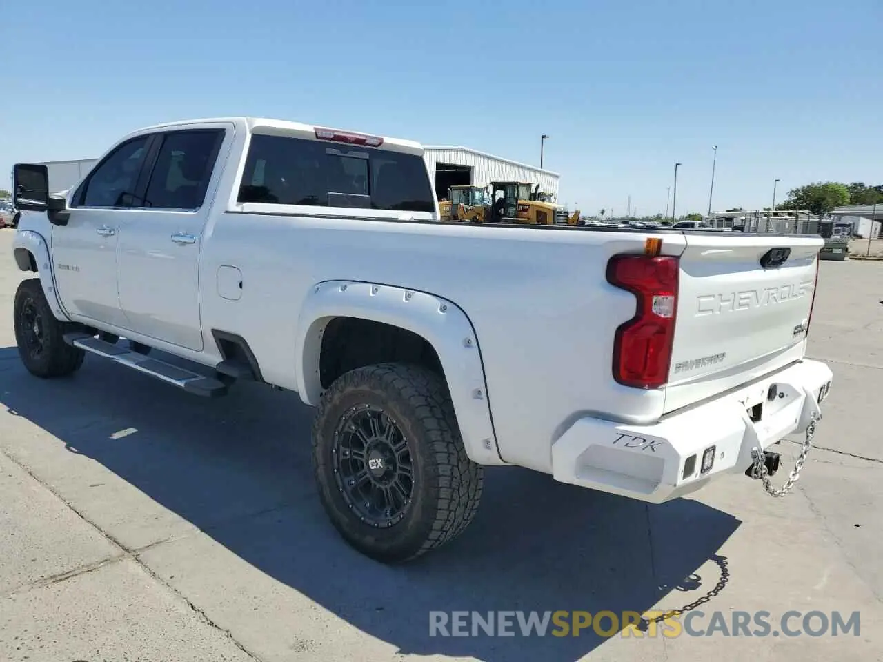 2 Фотография поврежденного автомобиля 1GC4YREY6NF105675 CHEVROLET ALL Models 2022