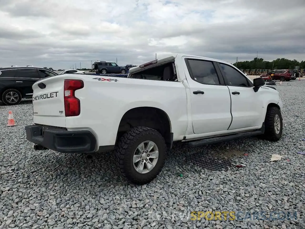 3 Фотография поврежденного автомобиля 2GCUDAEDXN1499134 CHEVROLET ALL Models 2022