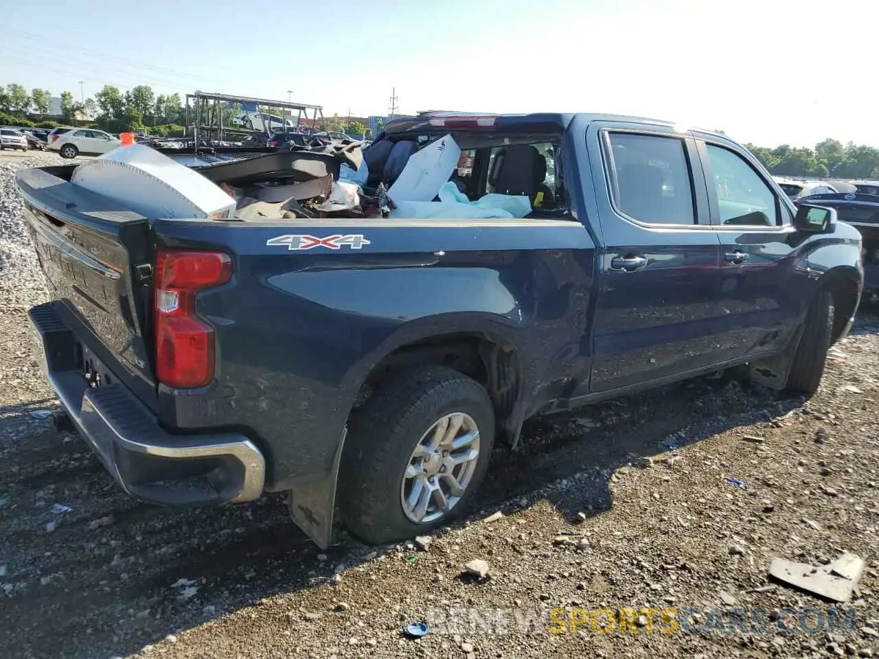 3 Фотография поврежденного автомобиля 2GCUDDED4N1503017 CHEVROLET ALL Models 2022