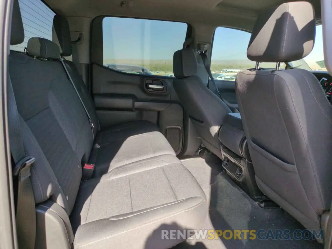 10 Фотография поврежденного автомобиля 3GCPDBEK7NG513256 CHEVROLET ALL Models 2022