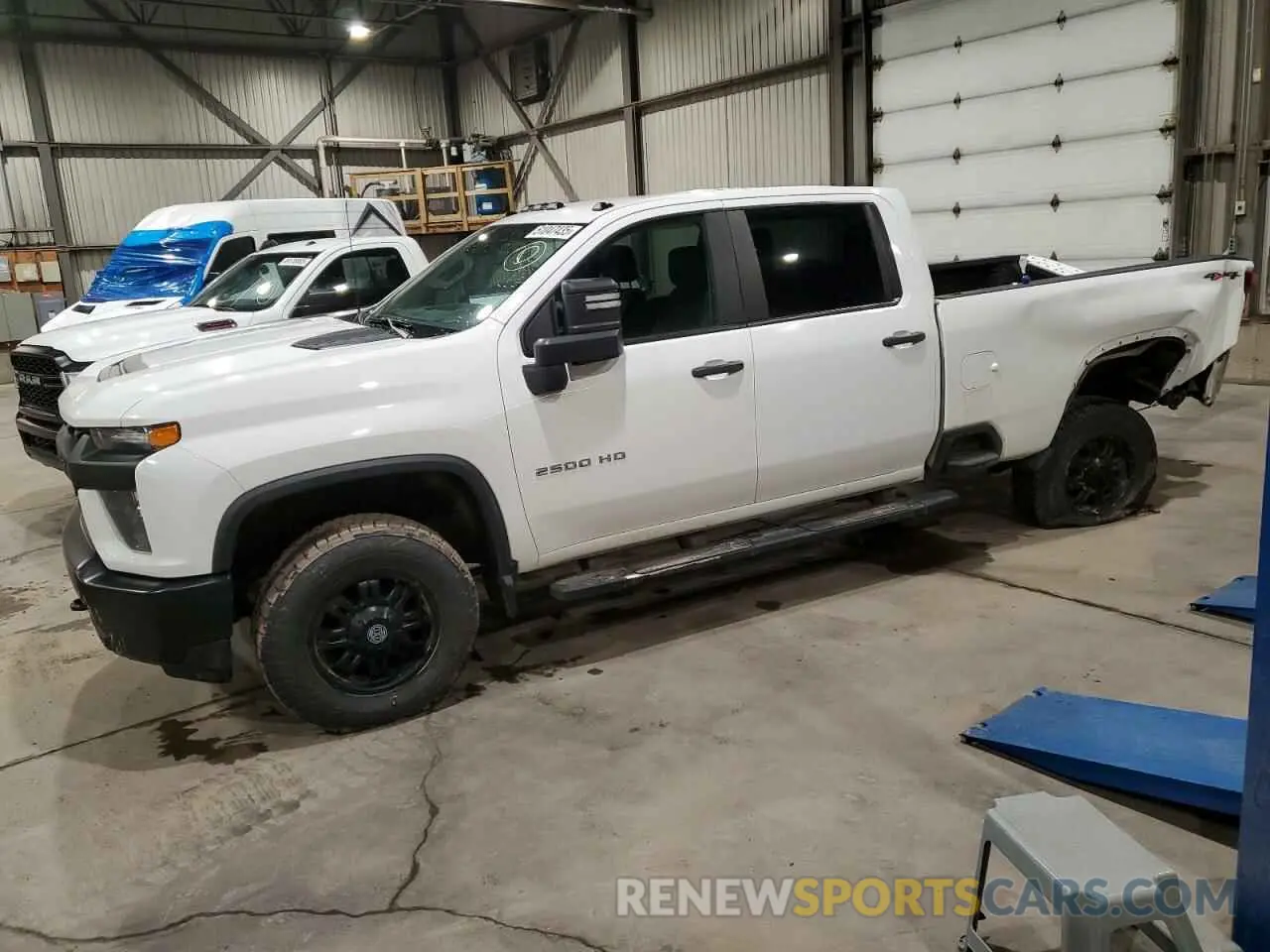 1 Фотография поврежденного автомобиля 1GC1YLE74PF134120 CHEVROLET ALL Models 2023