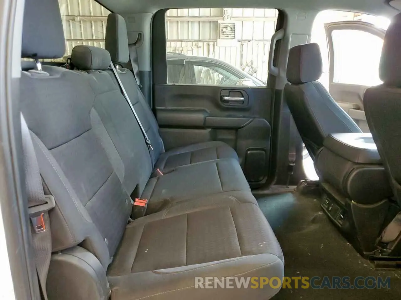 10 Фотография поврежденного автомобиля 1GC1YME70RF375617 CHEVROLET ALL Models 2024