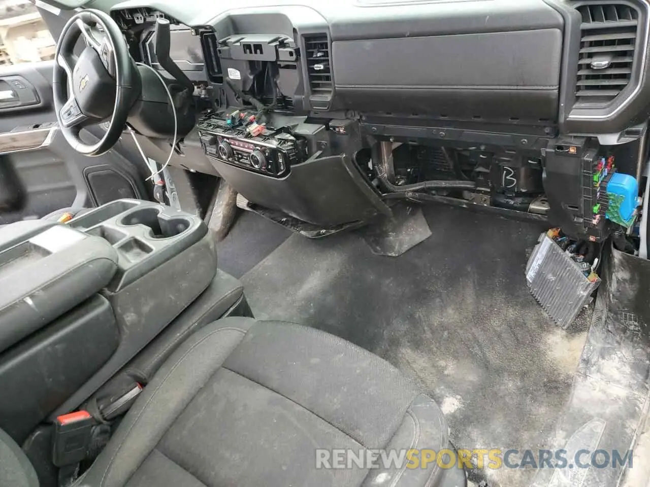 8 Фотография поврежденного автомобиля 1GC3YNEY6RF101989 CHEVROLET ALL Models 2024