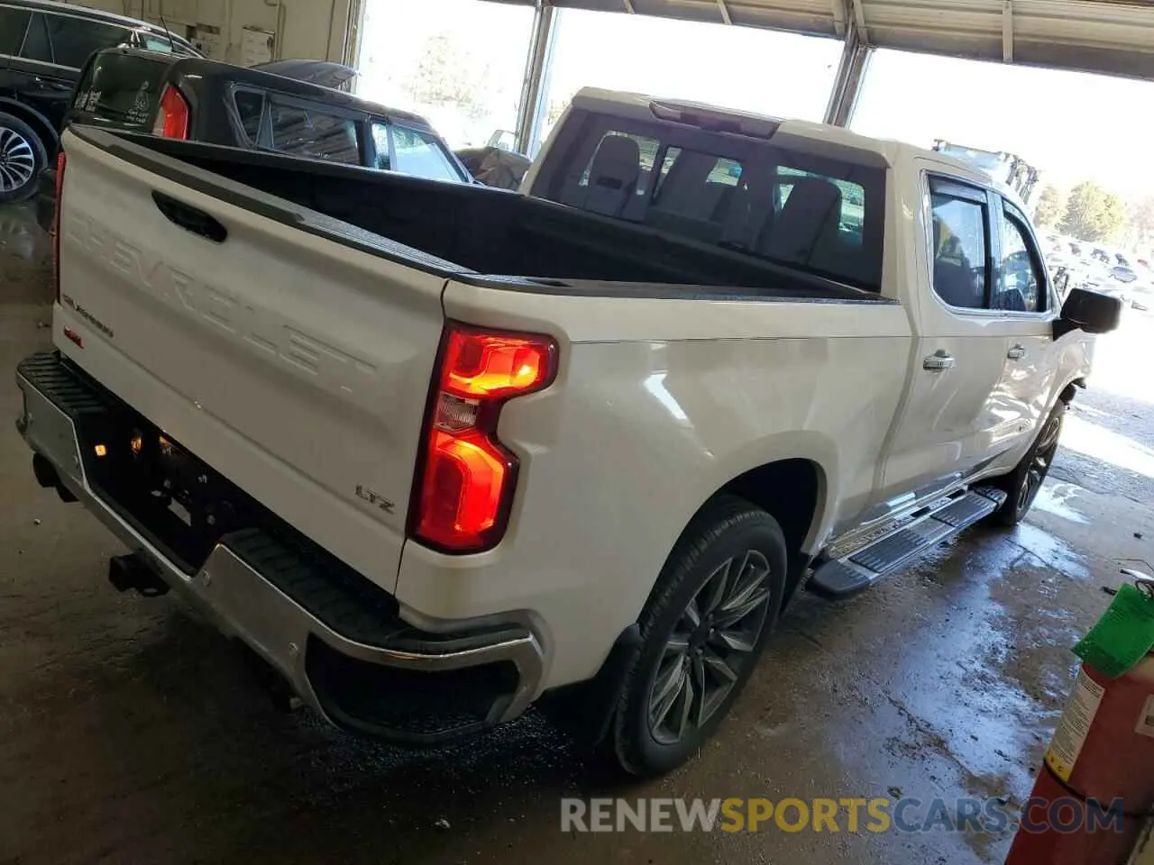 3 Фотография поврежденного автомобиля 1GCUDGEL6RZ204568 CHEVROLET ALL Models 2024
