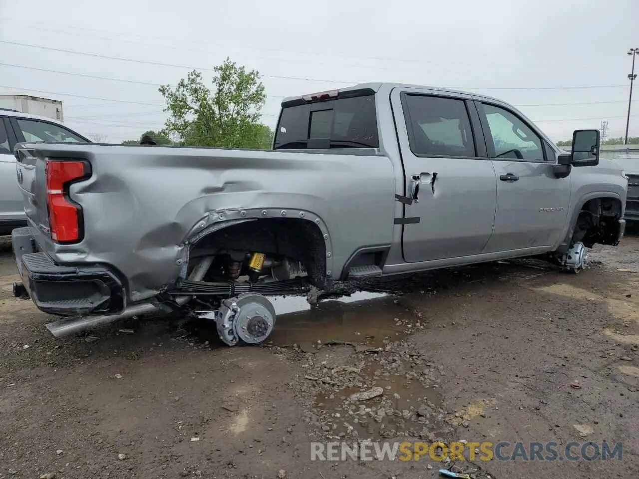 3 Photograph of a damaged car 1GC4KYE72SF211989 CHEVROLET ALL Models 2025