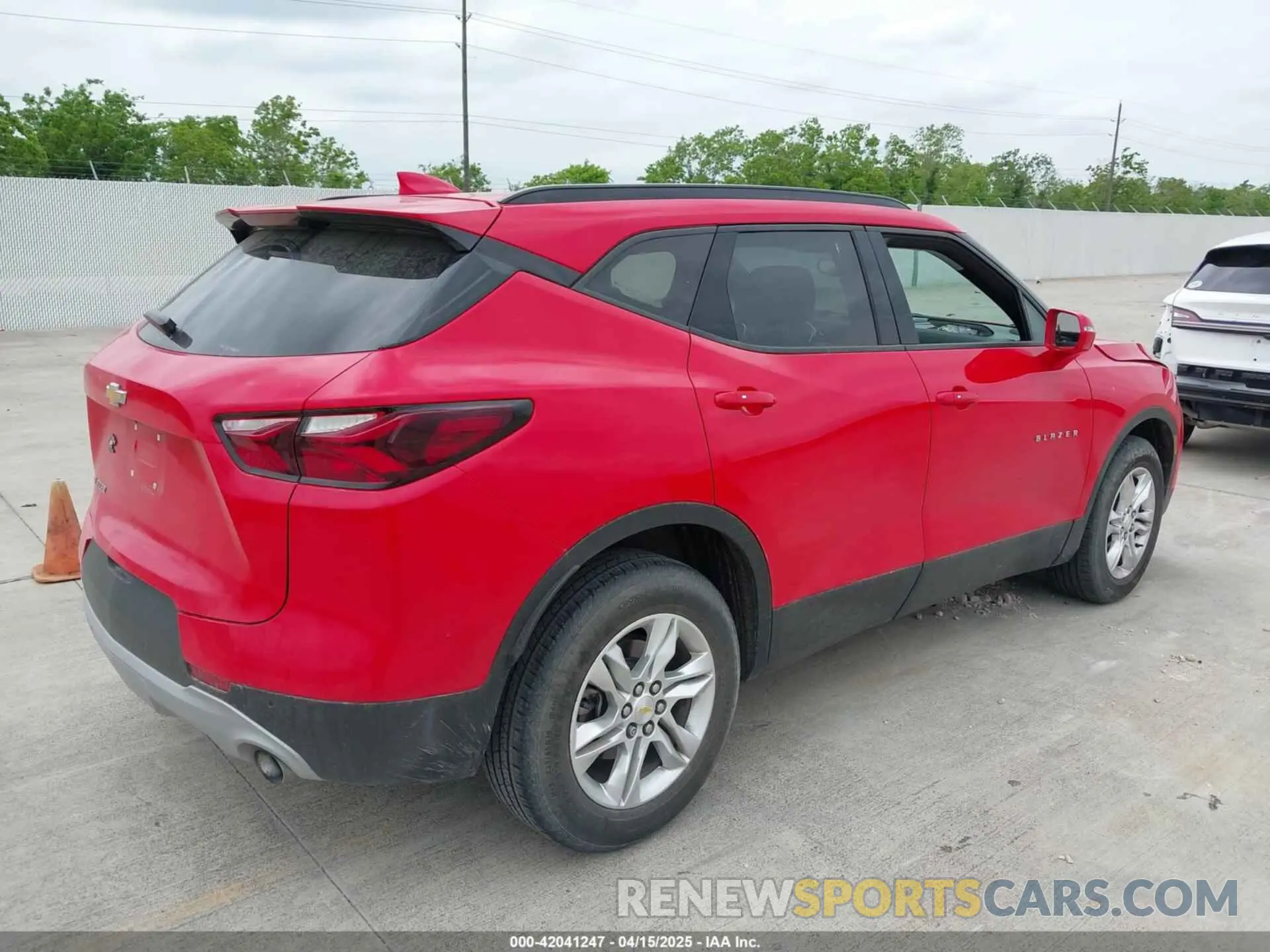 4 Photograph of a damaged car 3GNKBBRA1KS659959 CHEVROLET BLAZER 2019