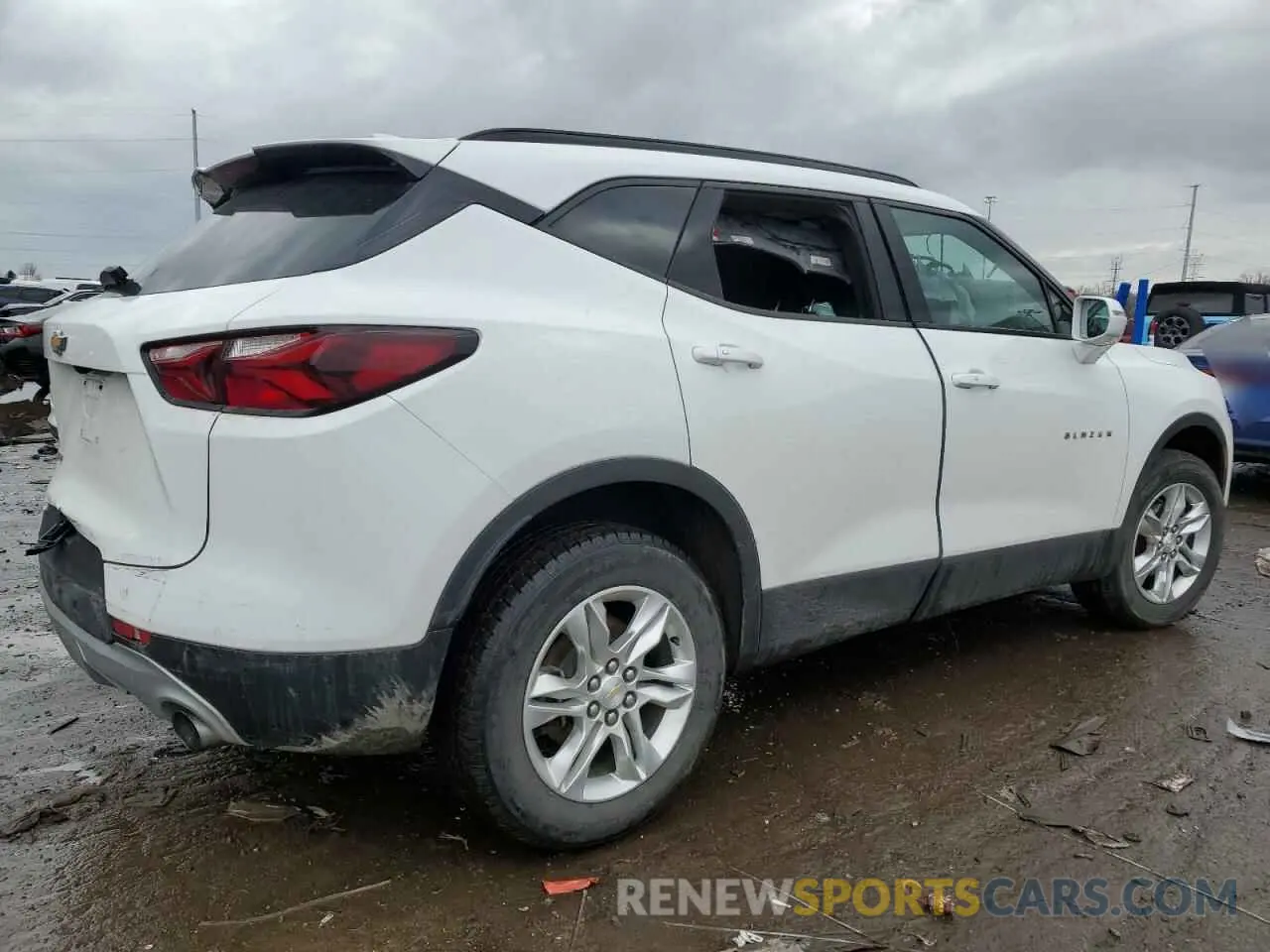 3 Фотография поврежденного автомобиля 3GNKBBRA4KS686301 CHEVROLET BLAZER 2019