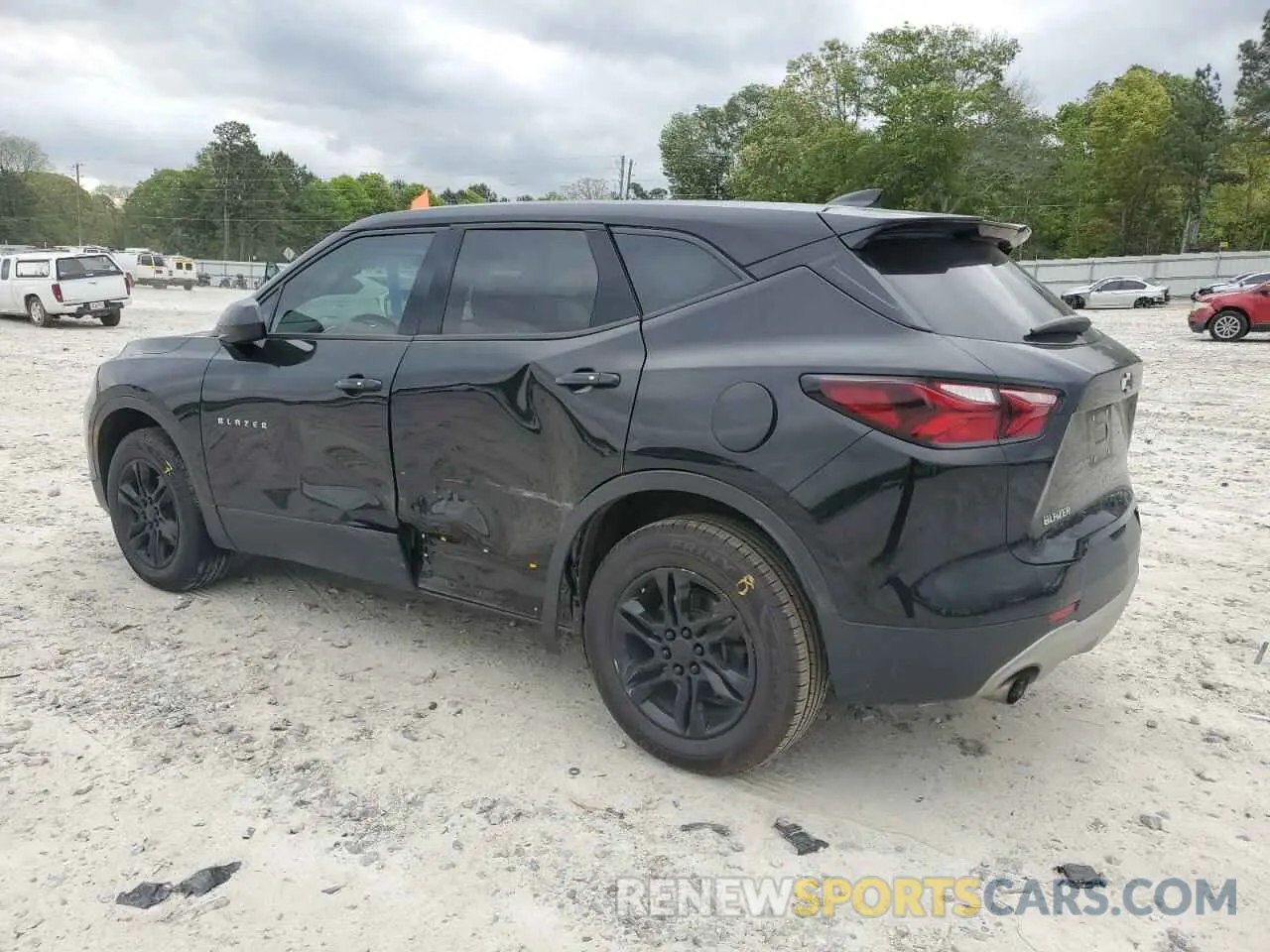 2 Фотография поврежденного автомобиля 3GNKBBRA4KS688341 CHEVROLET BLAZER 2019