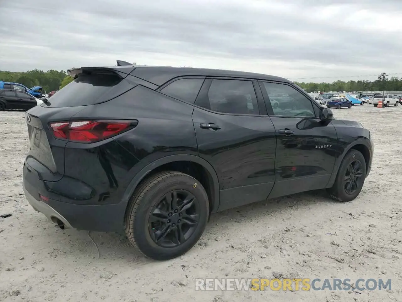 3 Фотография поврежденного автомобиля 3GNKBBRA4KS688341 CHEVROLET BLAZER 2019