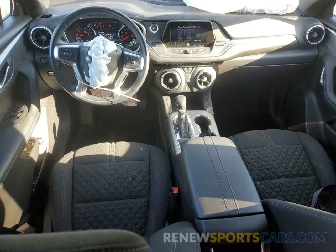 8 Photograph of a damaged car 3GNKBBRA6KS601538 CHEVROLET BLAZER 2019