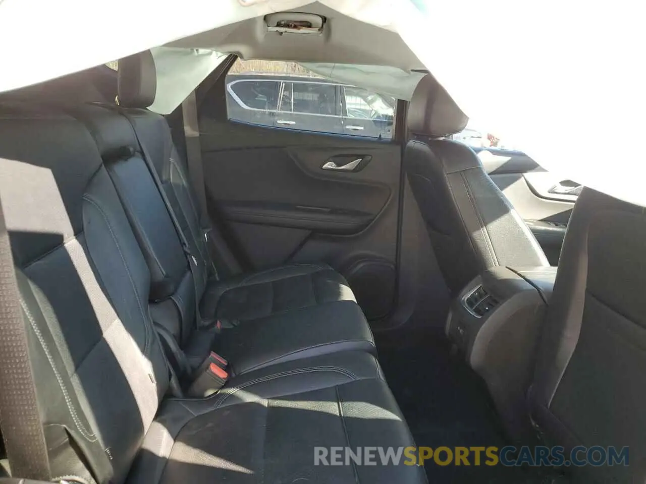 10 Photograph of a damaged car 3GNKBBRA6KS676885 CHEVROLET BLAZER 2019