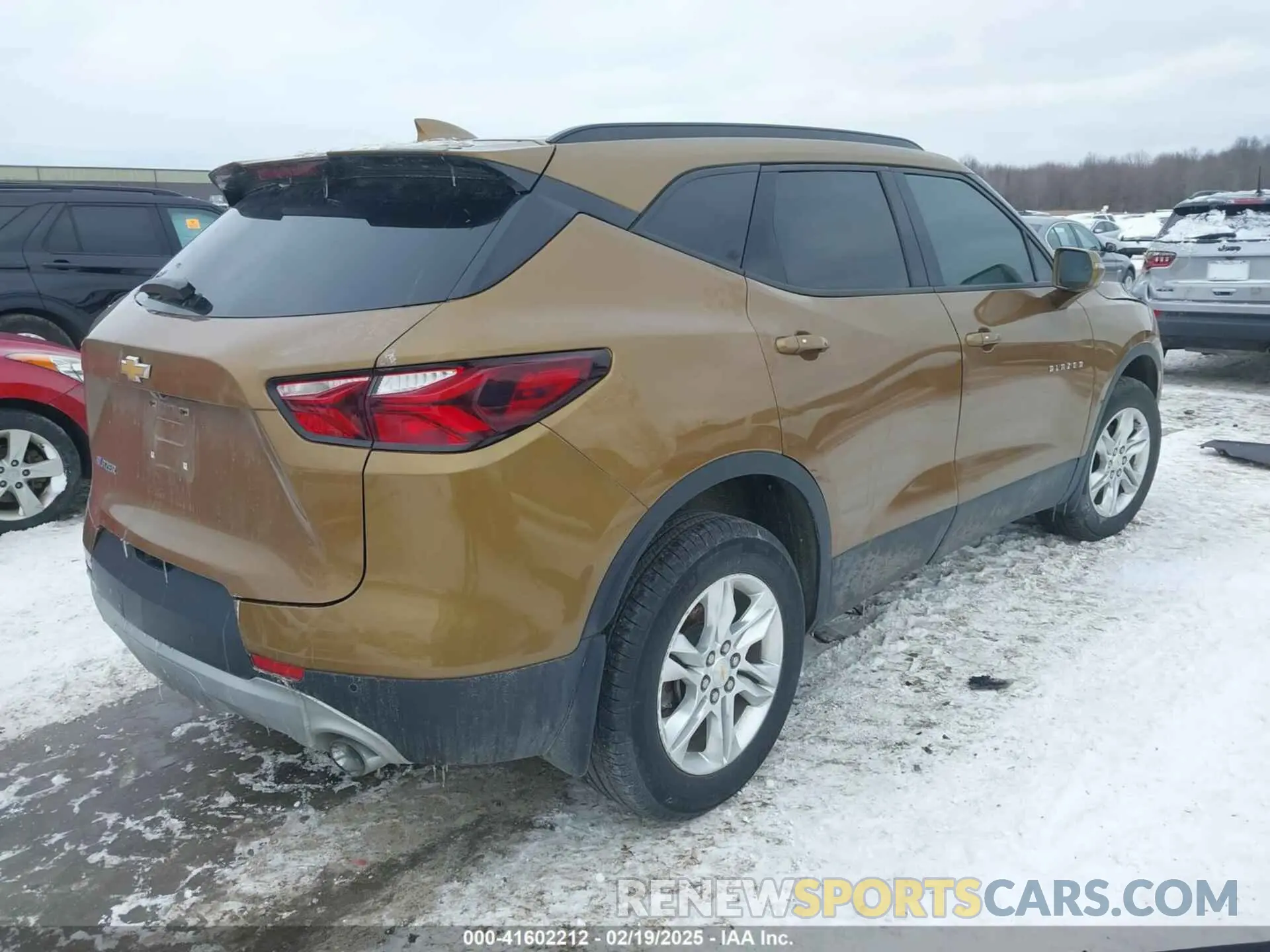4 Photograph of a damaged car 3GNKBCRS2KS683069 CHEVROLET BLAZER 2019