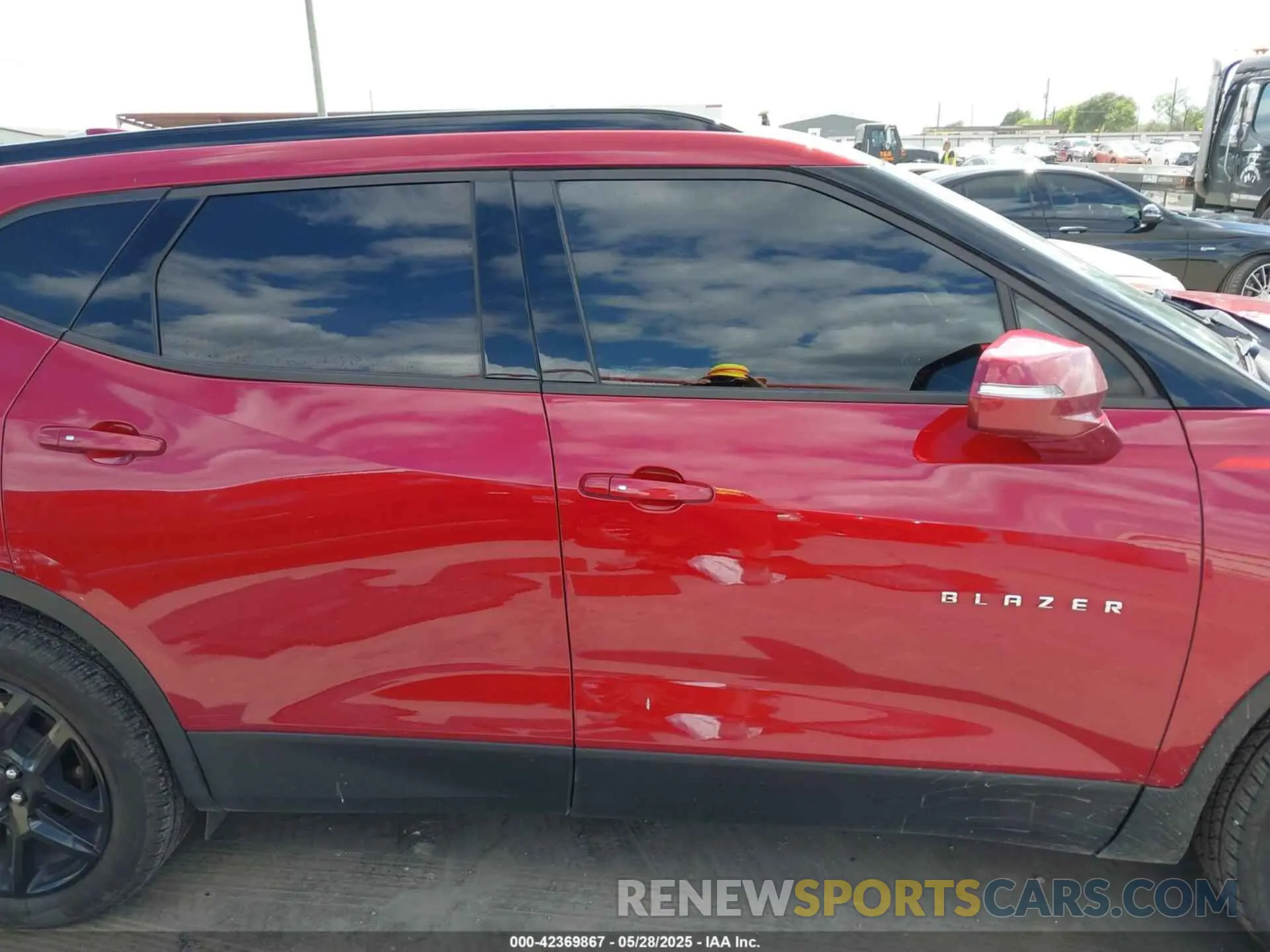 12 Photograph of a damaged car 3GNKBCRS2KS684397 CHEVROLET BLAZER 2019