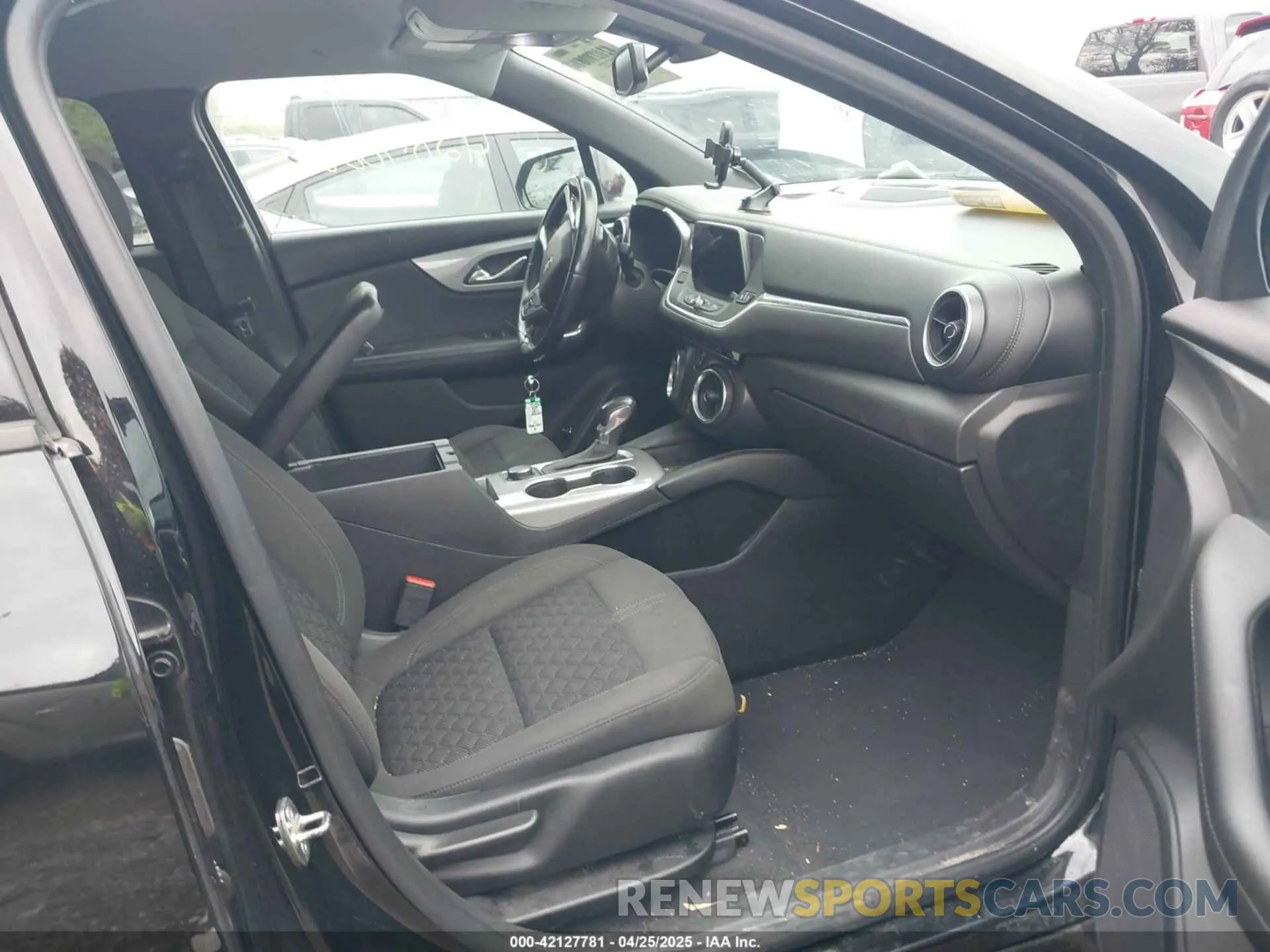 5 Photograph of a damaged car 3GNKBCRS5KS680456 CHEVROLET BLAZER 2019