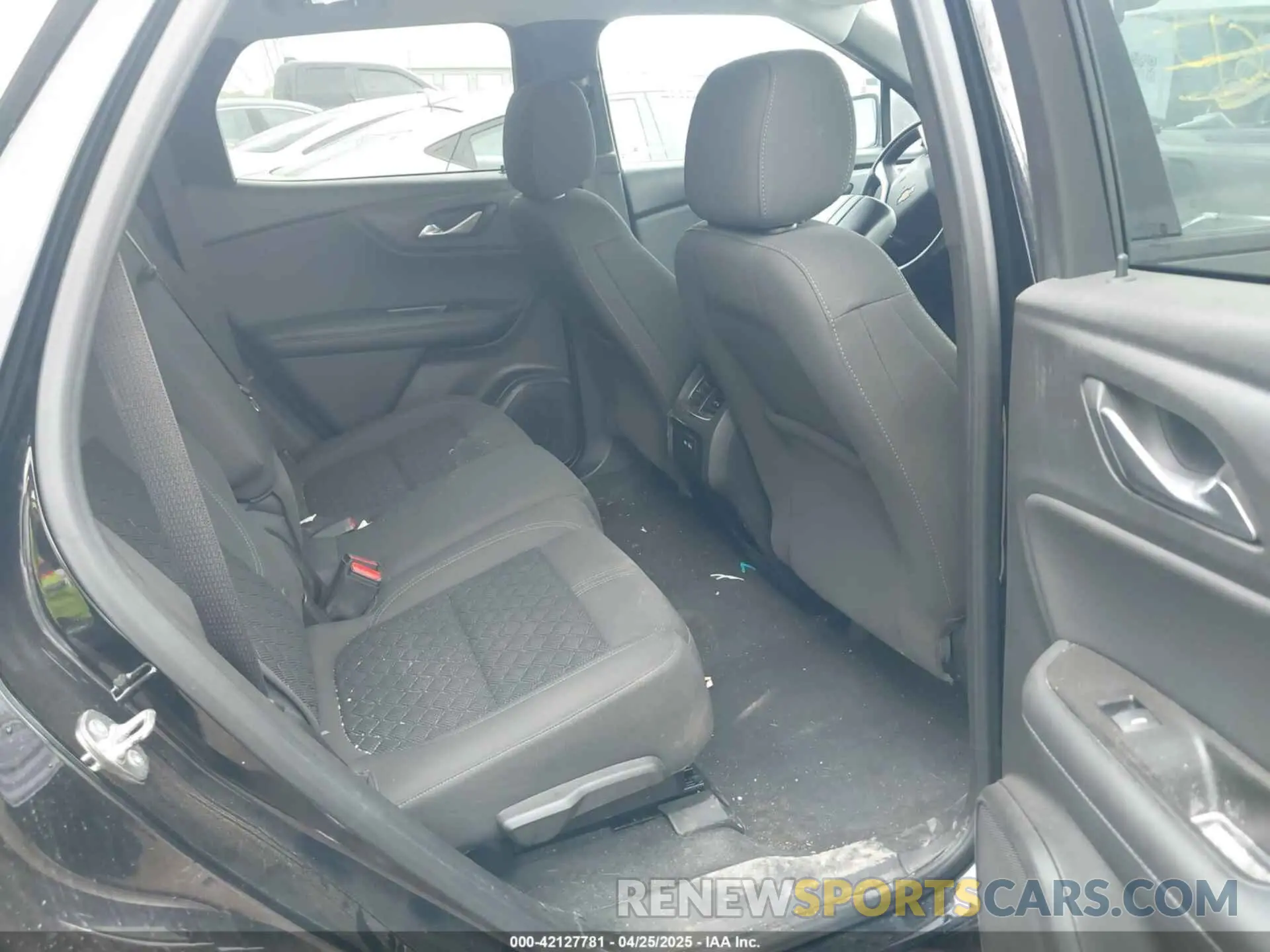 8 Photograph of a damaged car 3GNKBCRS5KS680456 CHEVROLET BLAZER 2019