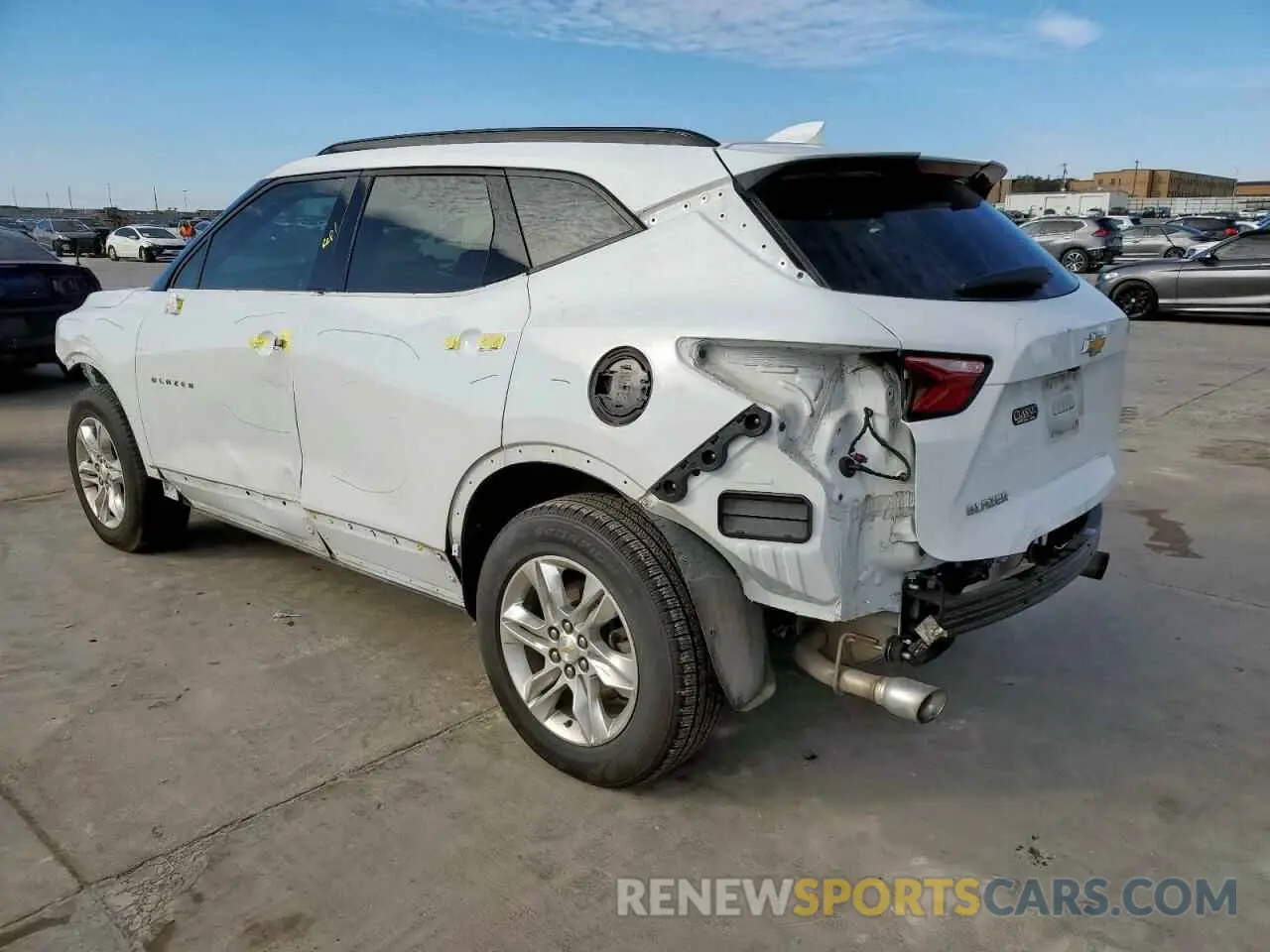 2 Фотография поврежденного автомобиля 3GNKBCRS5KS688069 CHEVROLET BLAZER 2019
