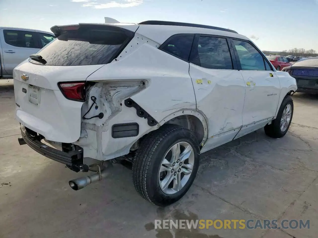 3 Фотография поврежденного автомобиля 3GNKBCRS5KS688069 CHEVROLET BLAZER 2019
