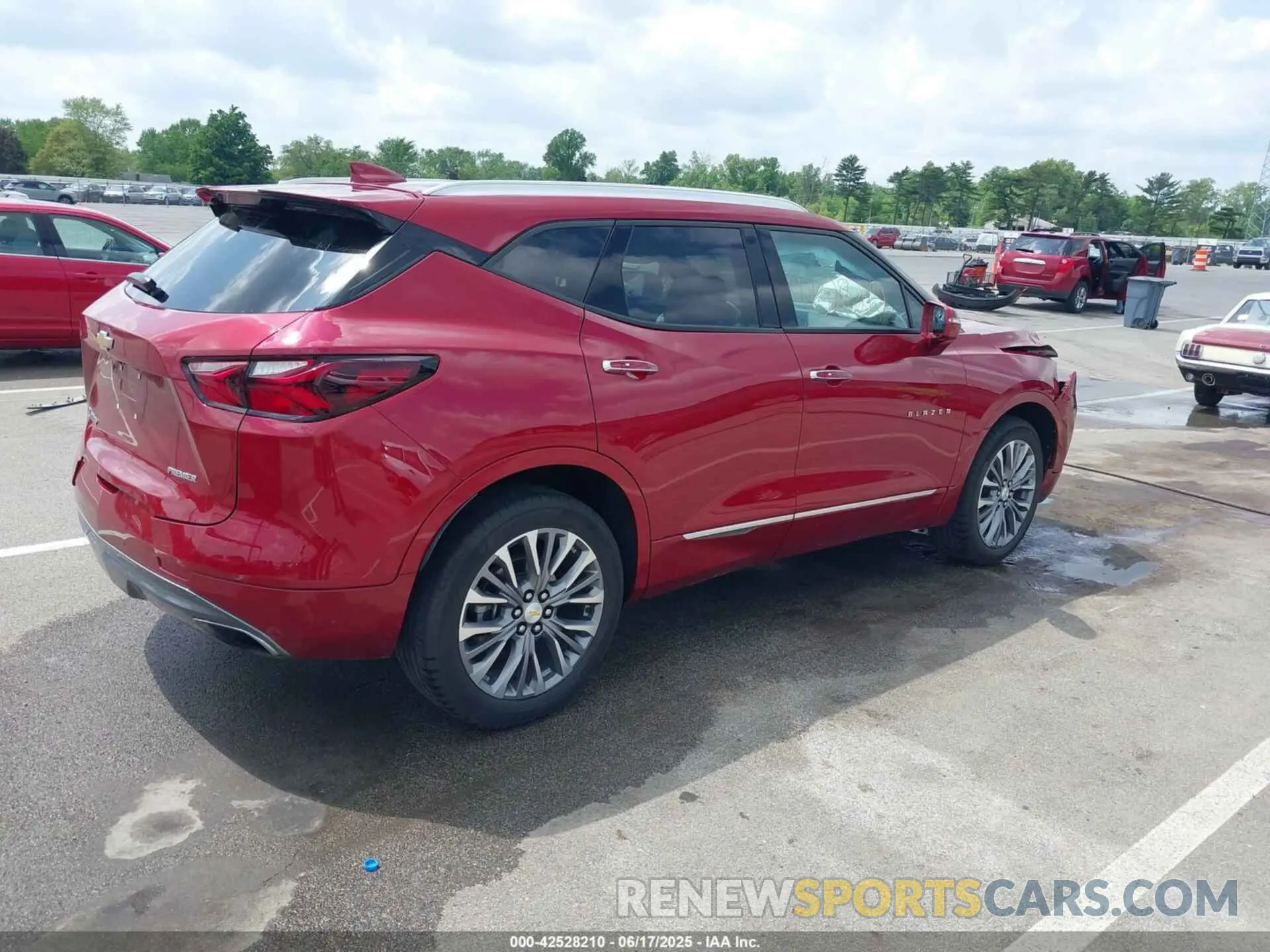 4 Photograph of a damaged car 3GNKBFRS0KS694315 CHEVROLET BLAZER 2019