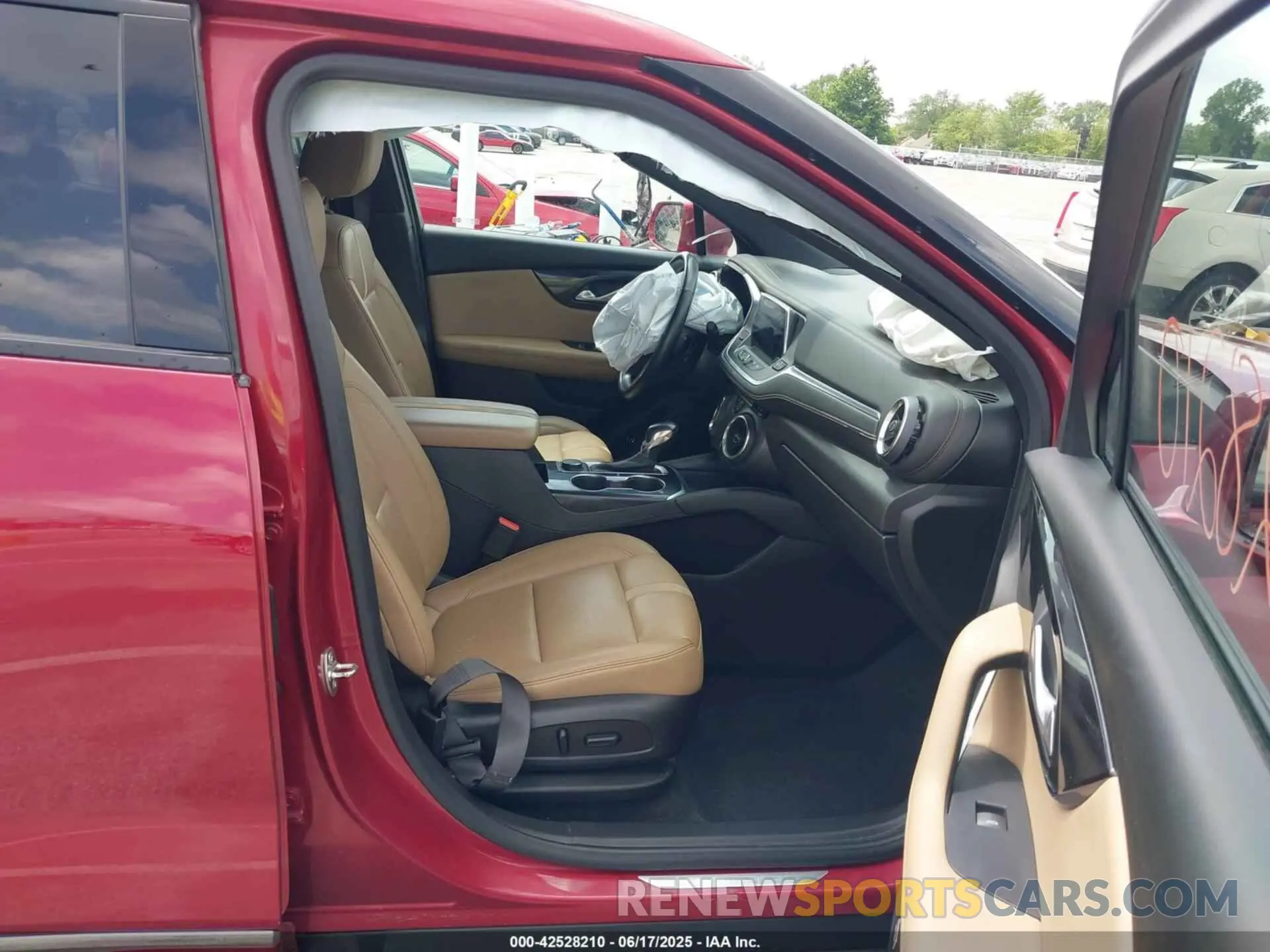 5 Photograph of a damaged car 3GNKBFRS0KS694315 CHEVROLET BLAZER 2019