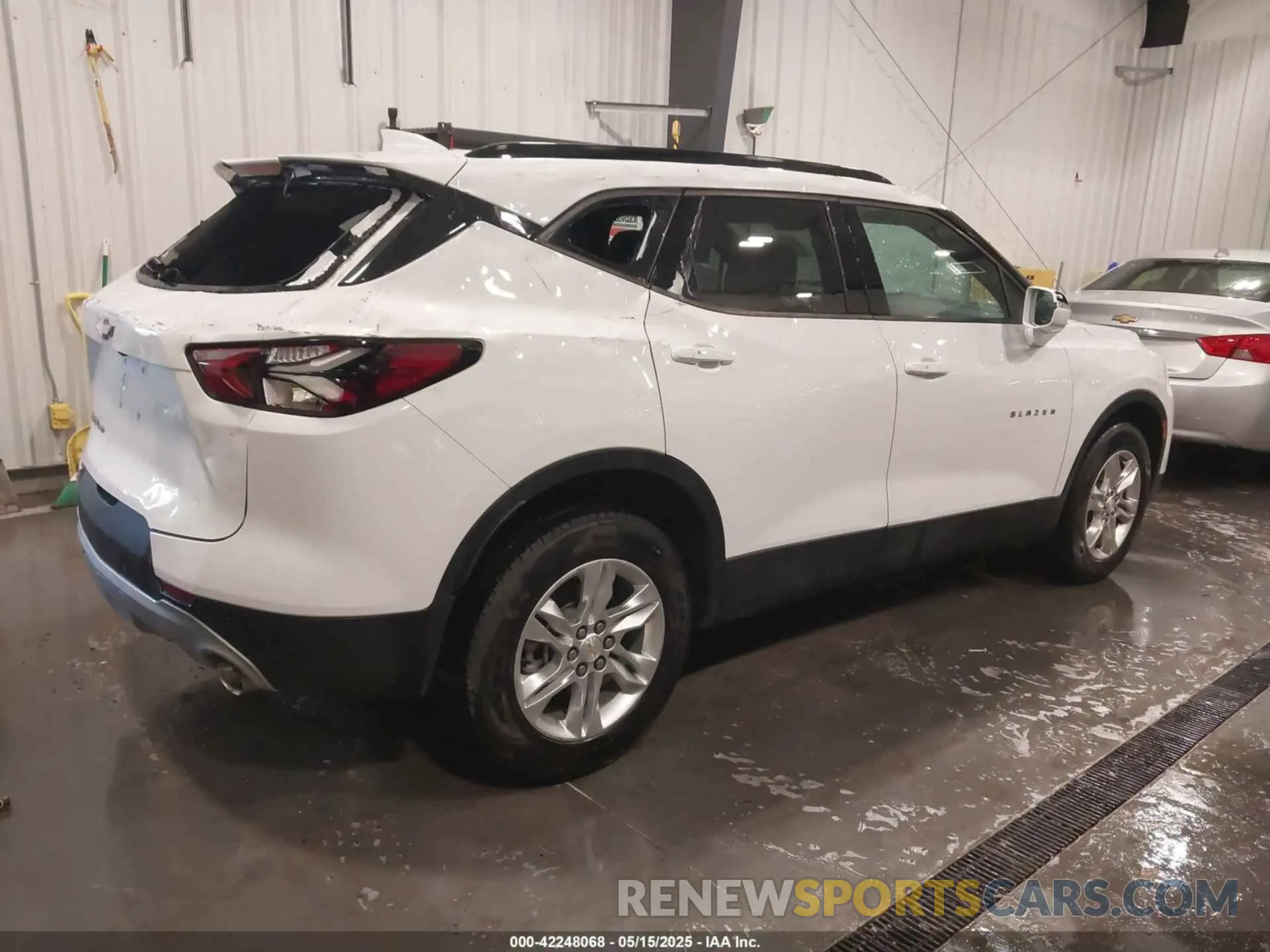 4 Photograph of a damaged car 3GNKBGRS2KS694189 CHEVROLET BLAZER 2019