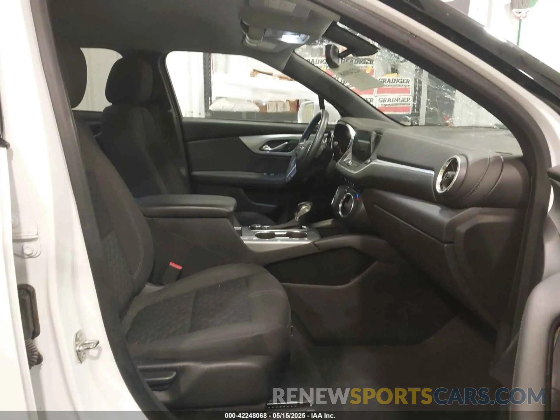 5 Photograph of a damaged car 3GNKBGRS2KS694189 CHEVROLET BLAZER 2019