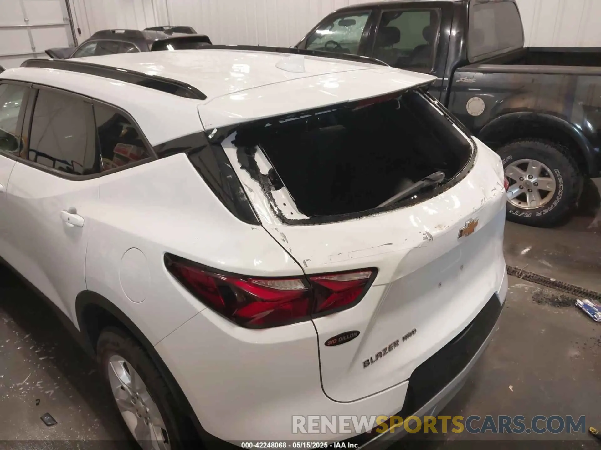 6 Photograph of a damaged car 3GNKBGRS2KS694189 CHEVROLET BLAZER 2019