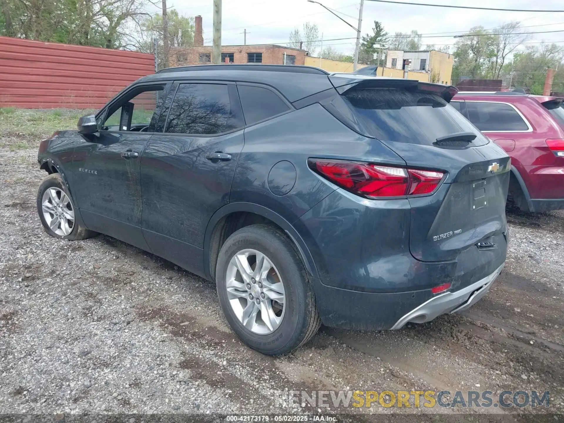 3 Фотография поврежденного автомобиля 3GNKBGRS5KS636688 CHEVROLET BLAZER 2019