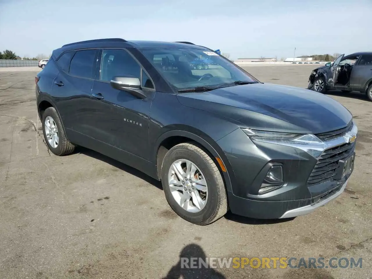 4 Фотография поврежденного автомобиля 3GNKBGRS8KS585235 CHEVROLET BLAZER 2019