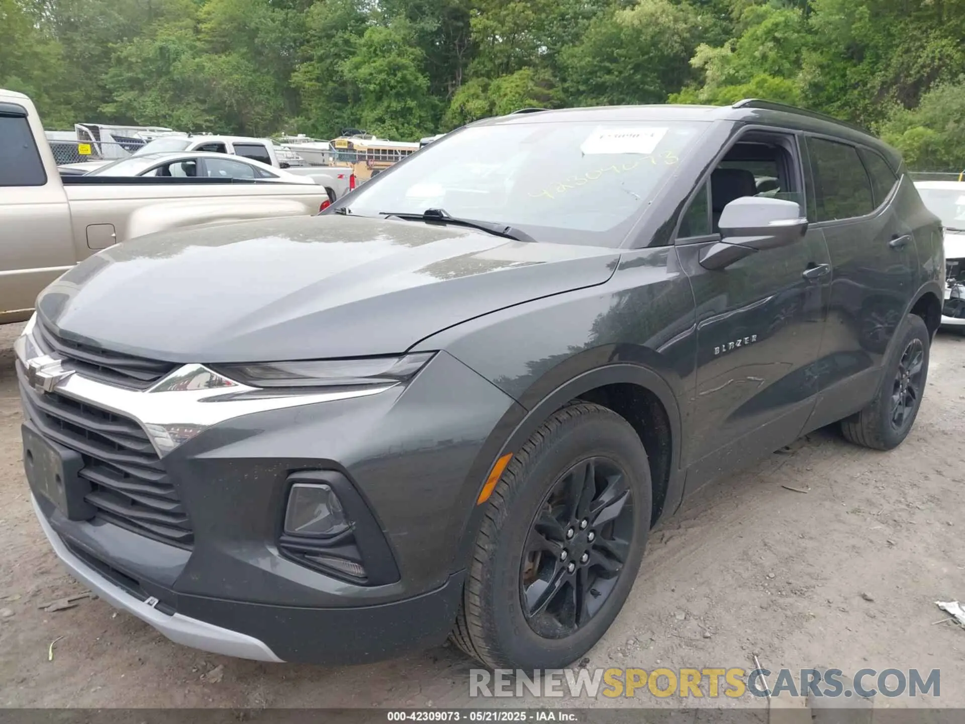 2 Фотография поврежденного автомобиля 3GNKBGRS9KS684601 CHEVROLET BLAZER 2019