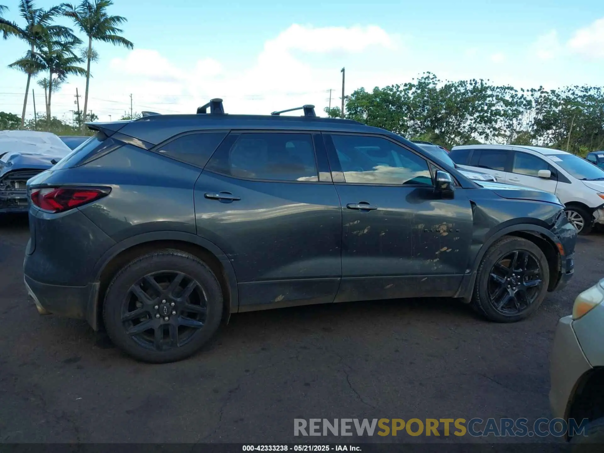 12 Photograph of a damaged car 3GNKBHRS4KS666707 CHEVROLET BLAZER 2019