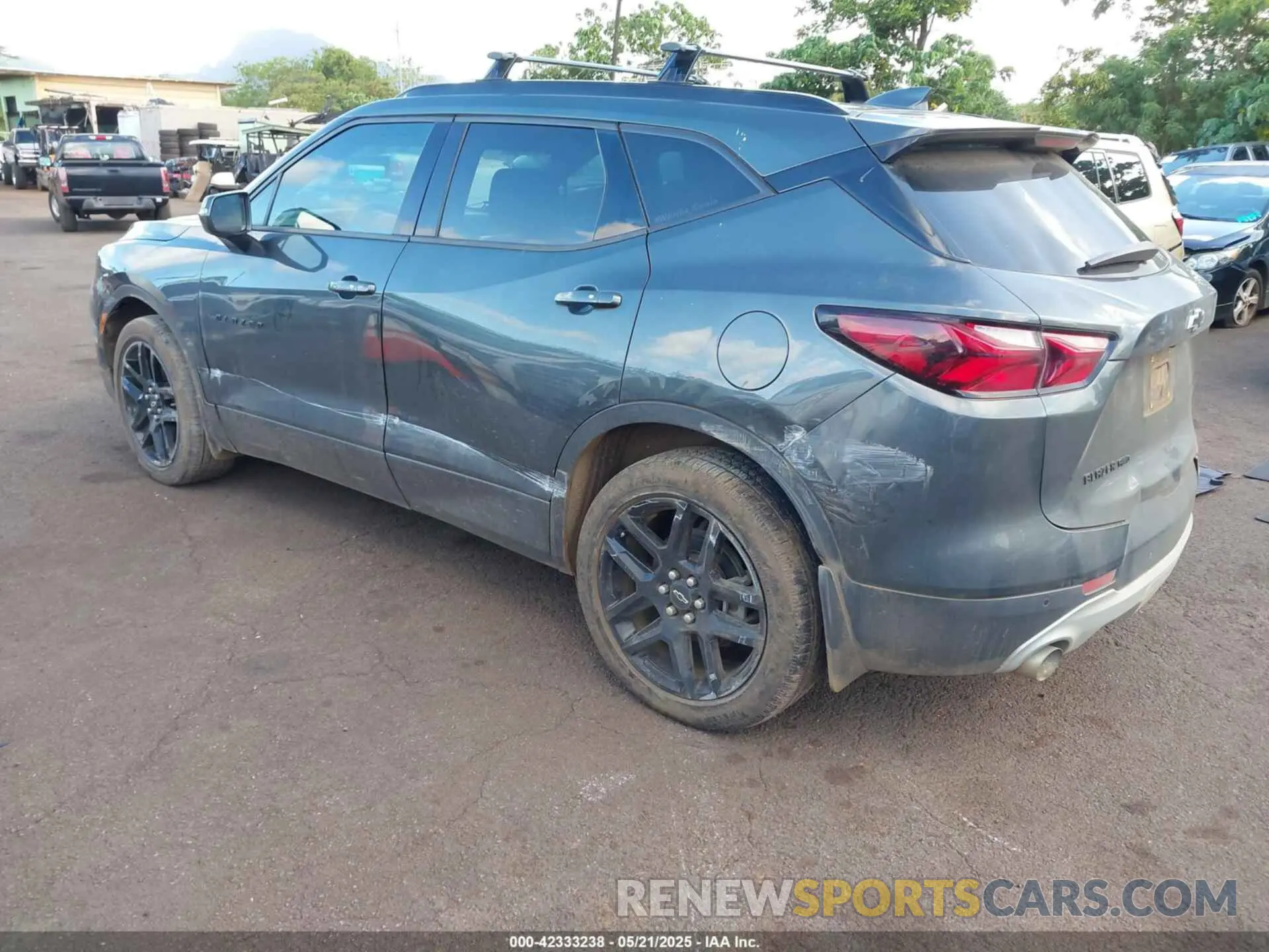 3 Photograph of a damaged car 3GNKBHRS4KS666707 CHEVROLET BLAZER 2019