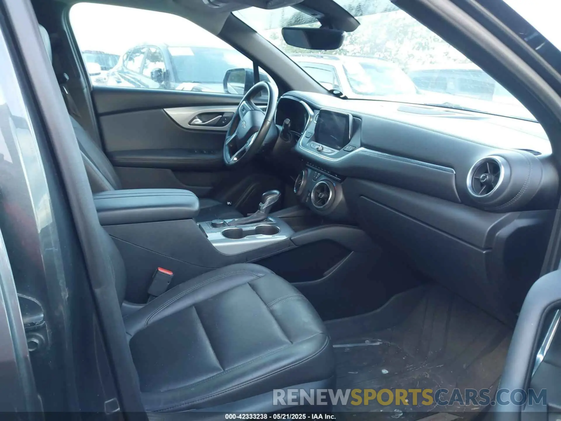5 Photograph of a damaged car 3GNKBHRS4KS666707 CHEVROLET BLAZER 2019
