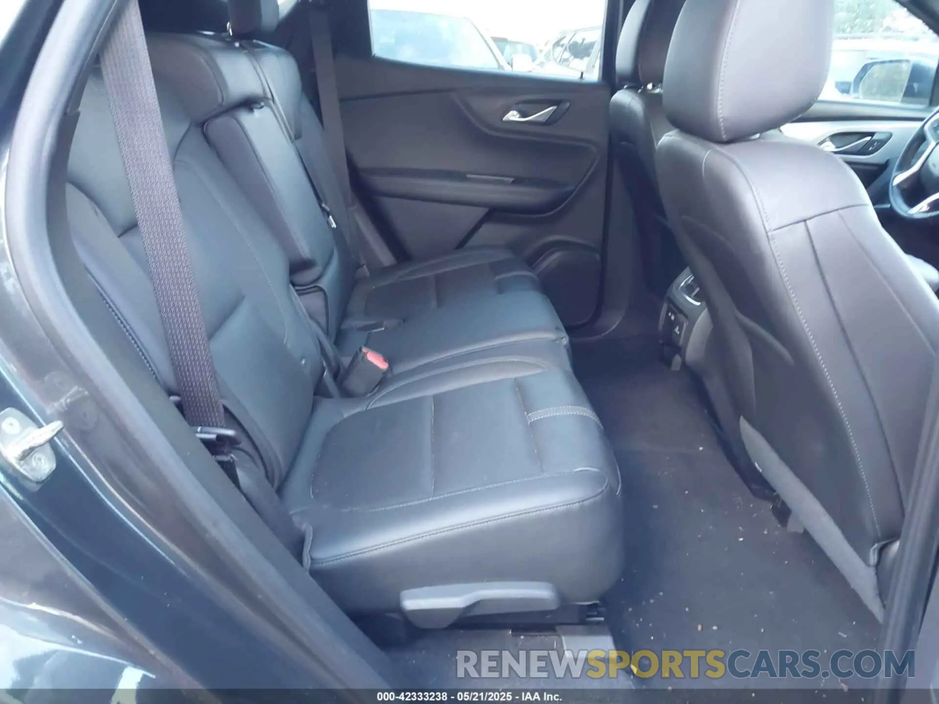 8 Photograph of a damaged car 3GNKBHRS4KS666707 CHEVROLET BLAZER 2019