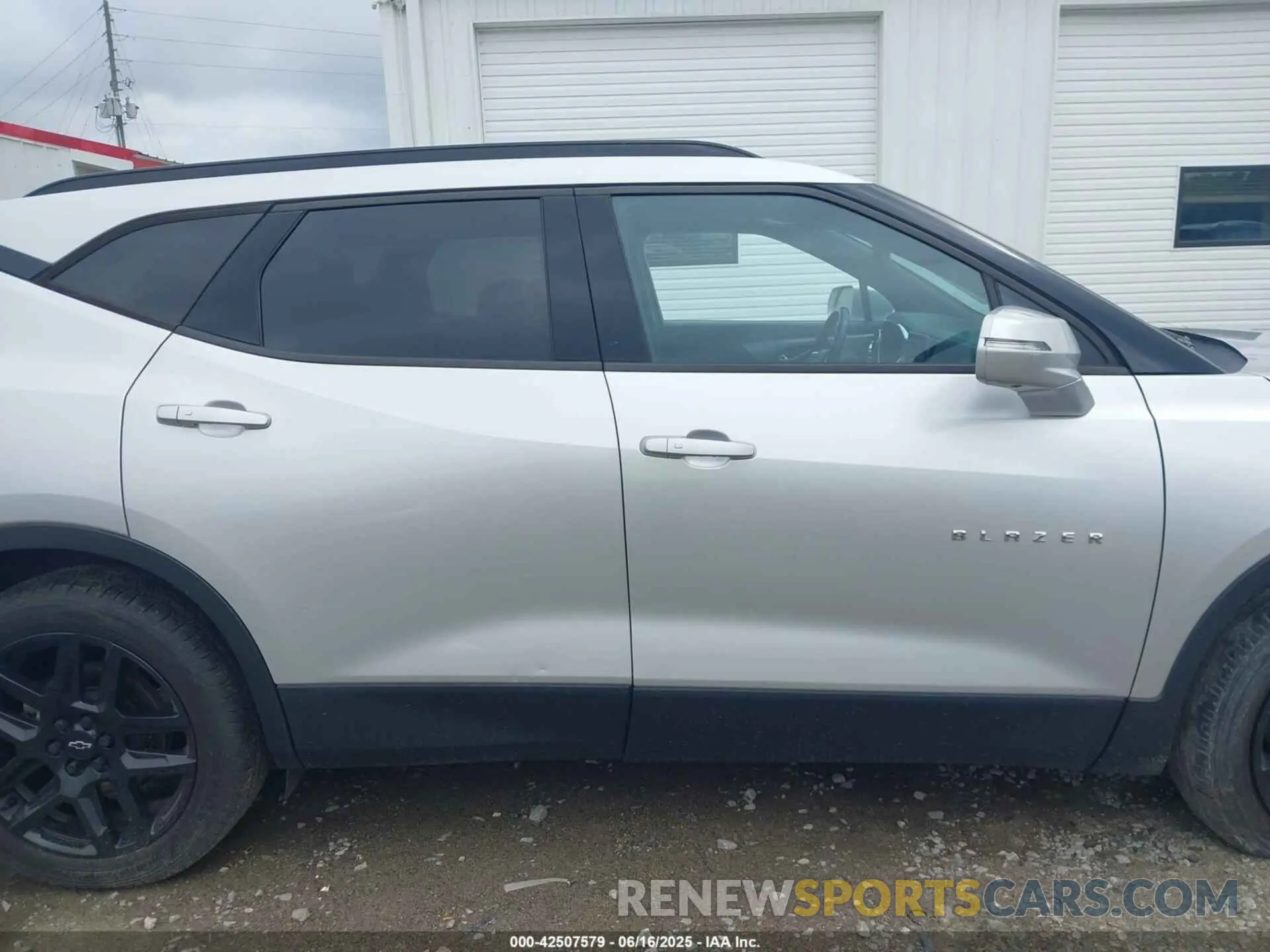 13 Photograph of a damaged car 3GNKBHRS6KS660522 CHEVROLET BLAZER 2019