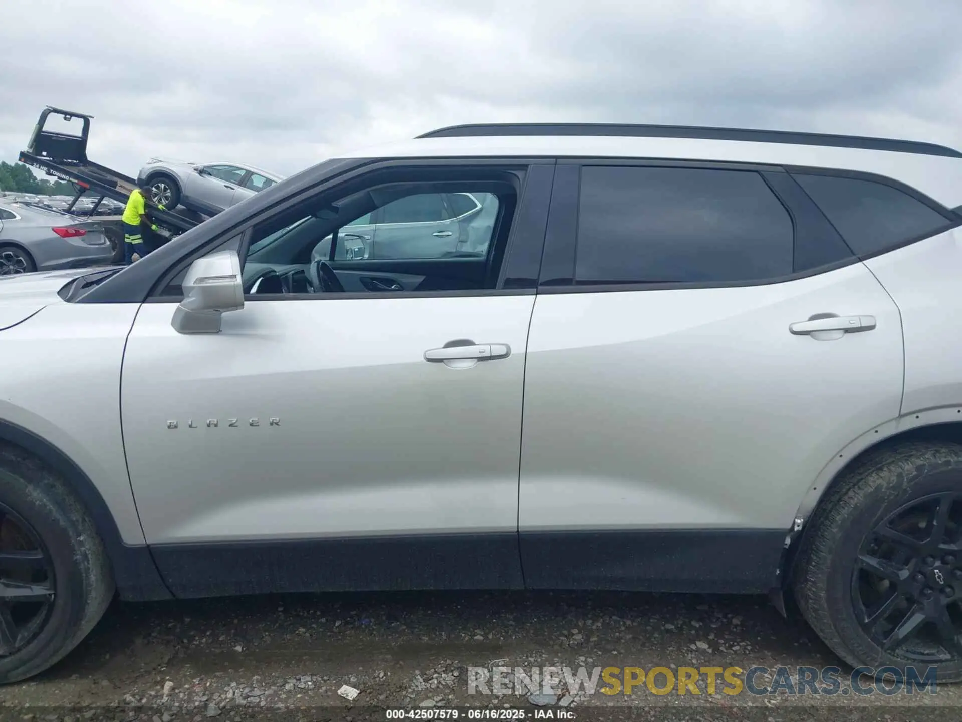 14 Photograph of a damaged car 3GNKBHRS6KS660522 CHEVROLET BLAZER 2019