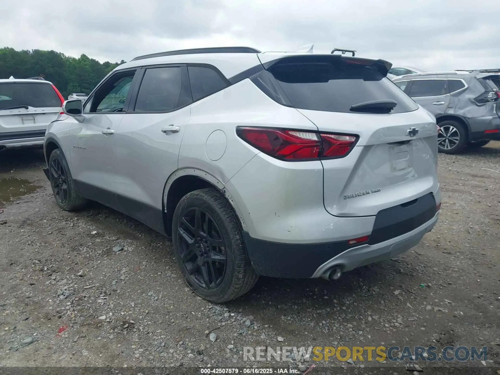 3 Photograph of a damaged car 3GNKBHRS6KS660522 CHEVROLET BLAZER 2019