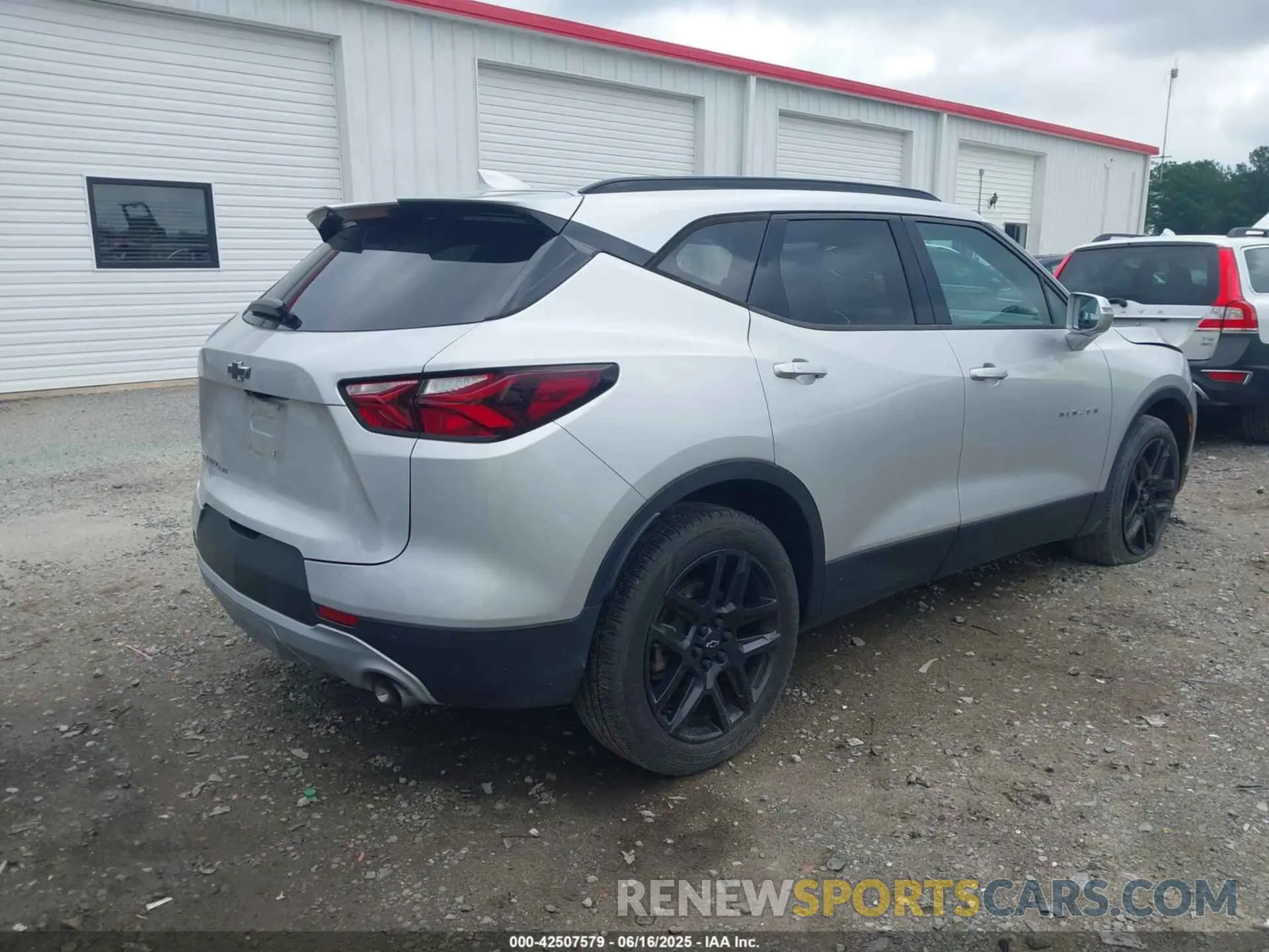 4 Photograph of a damaged car 3GNKBHRS6KS660522 CHEVROLET BLAZER 2019