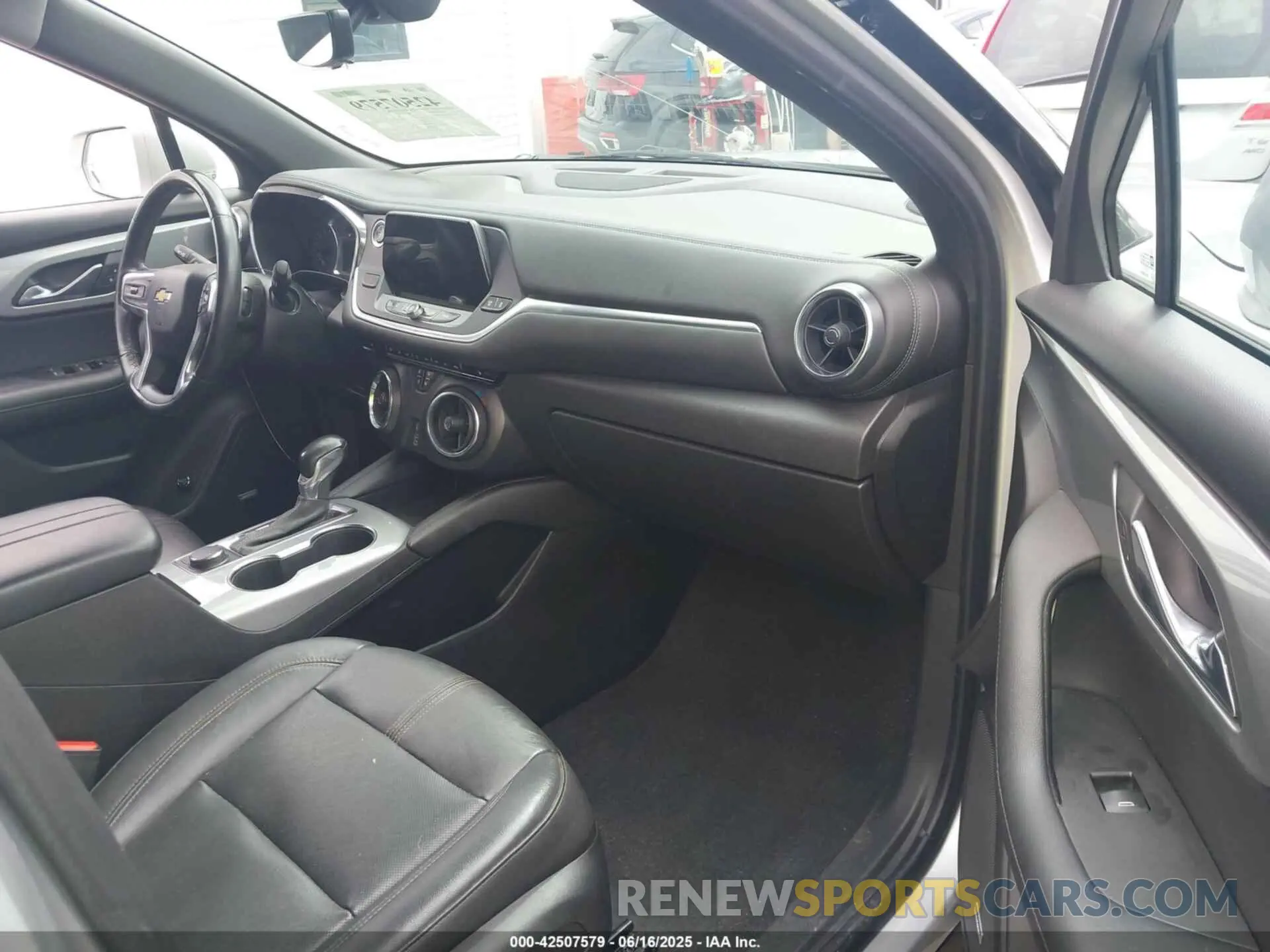 5 Photograph of a damaged car 3GNKBHRS6KS660522 CHEVROLET BLAZER 2019