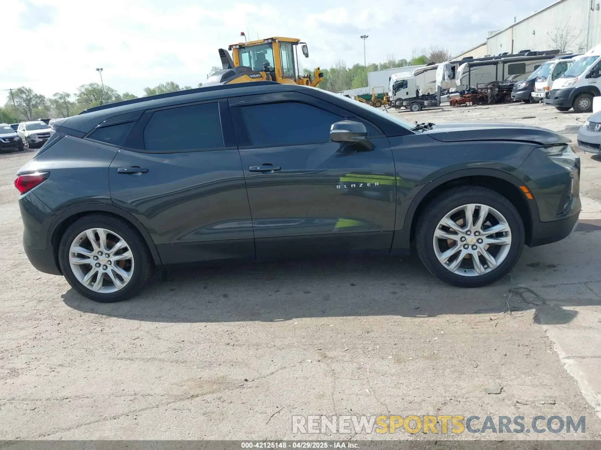 13 Photograph of a damaged car 3GNKBHRS6KS677627 CHEVROLET BLAZER 2019