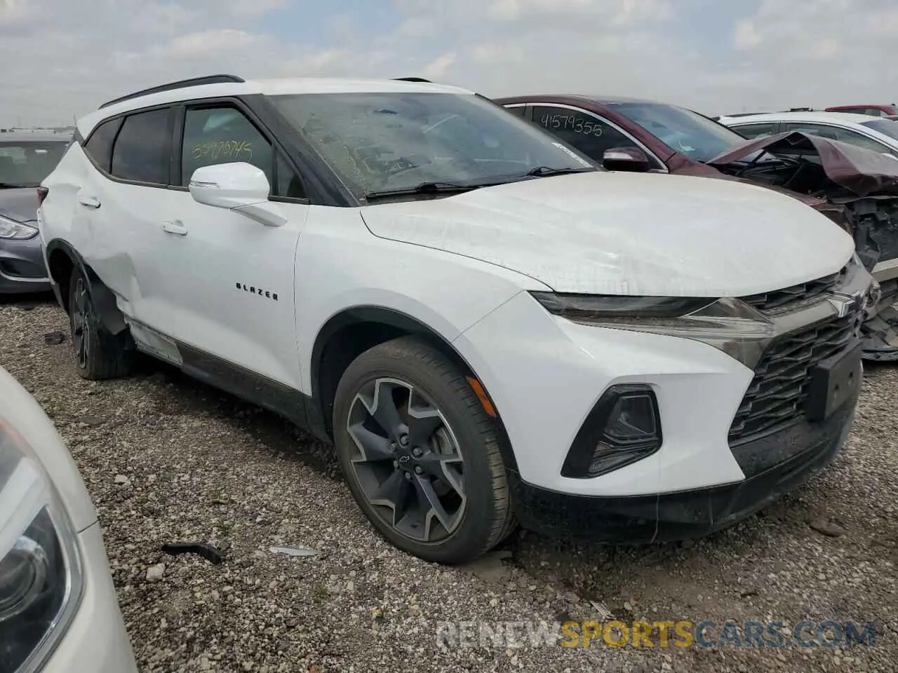 4 Фотография поврежденного автомобиля 3GNKBJRS4KS566498 CHEVROLET BLAZER 2019