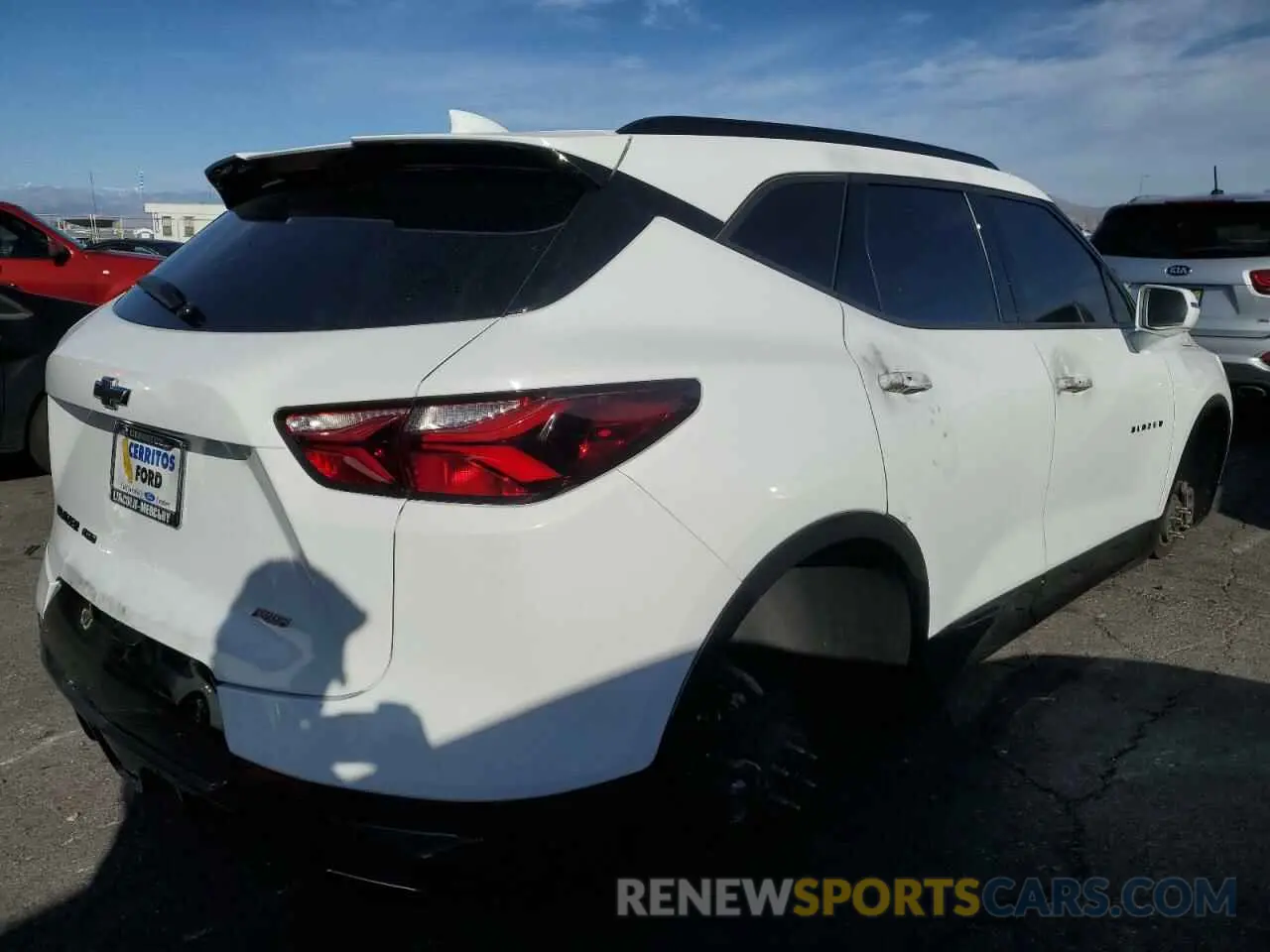 3 Фотография поврежденного автомобиля 3GNKBJRSXKS661583 CHEVROLET BLAZER 2019