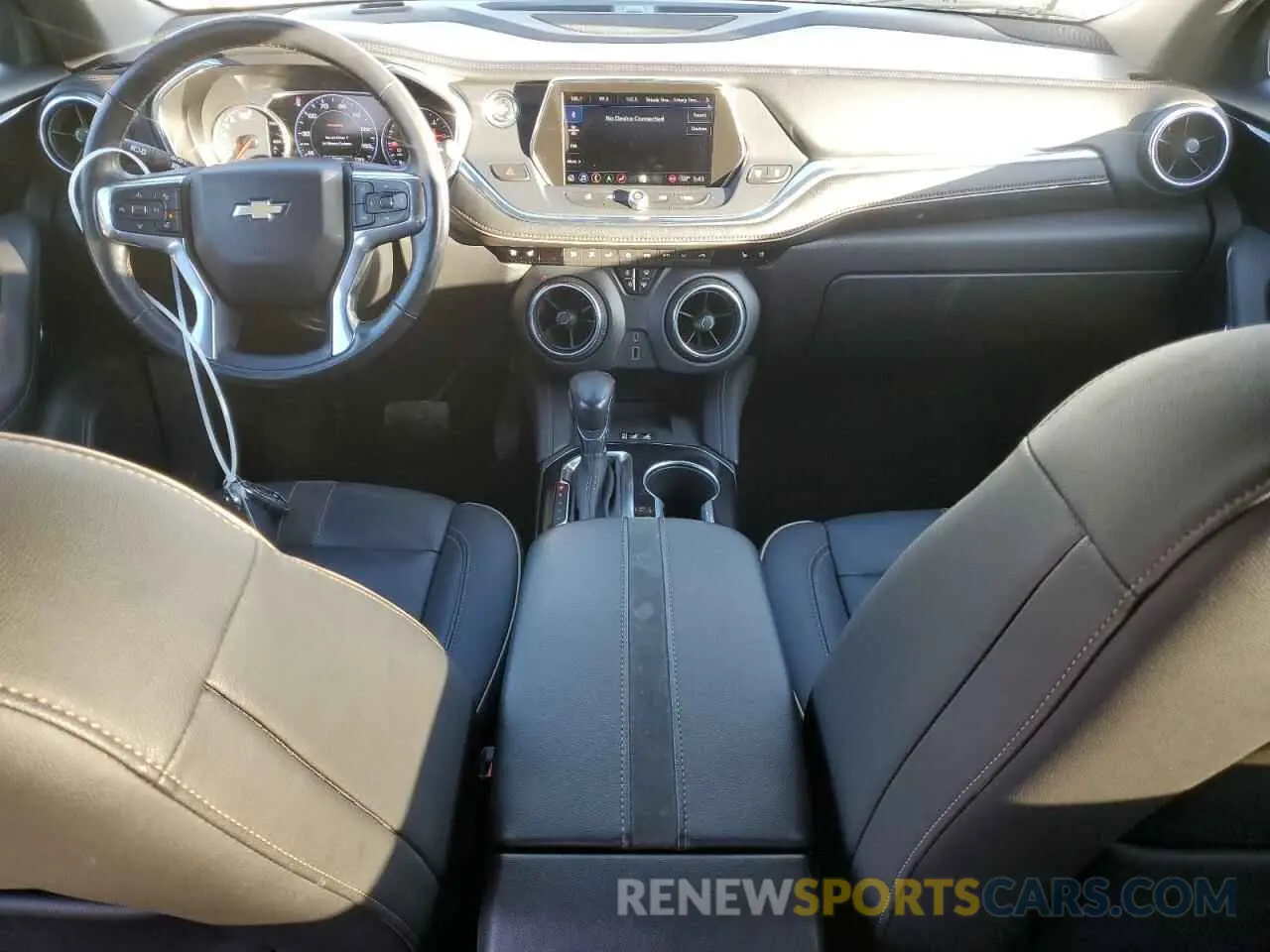 8 Photograph of a damaged car 3GNKBKRS0KS631661 CHEVROLET BLAZER 2019