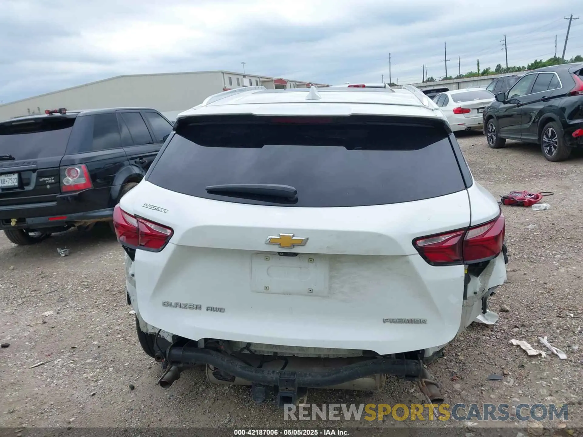 17 Photograph of a damaged car 3GNKBKRS1KS577836 CHEVROLET BLAZER 2019
