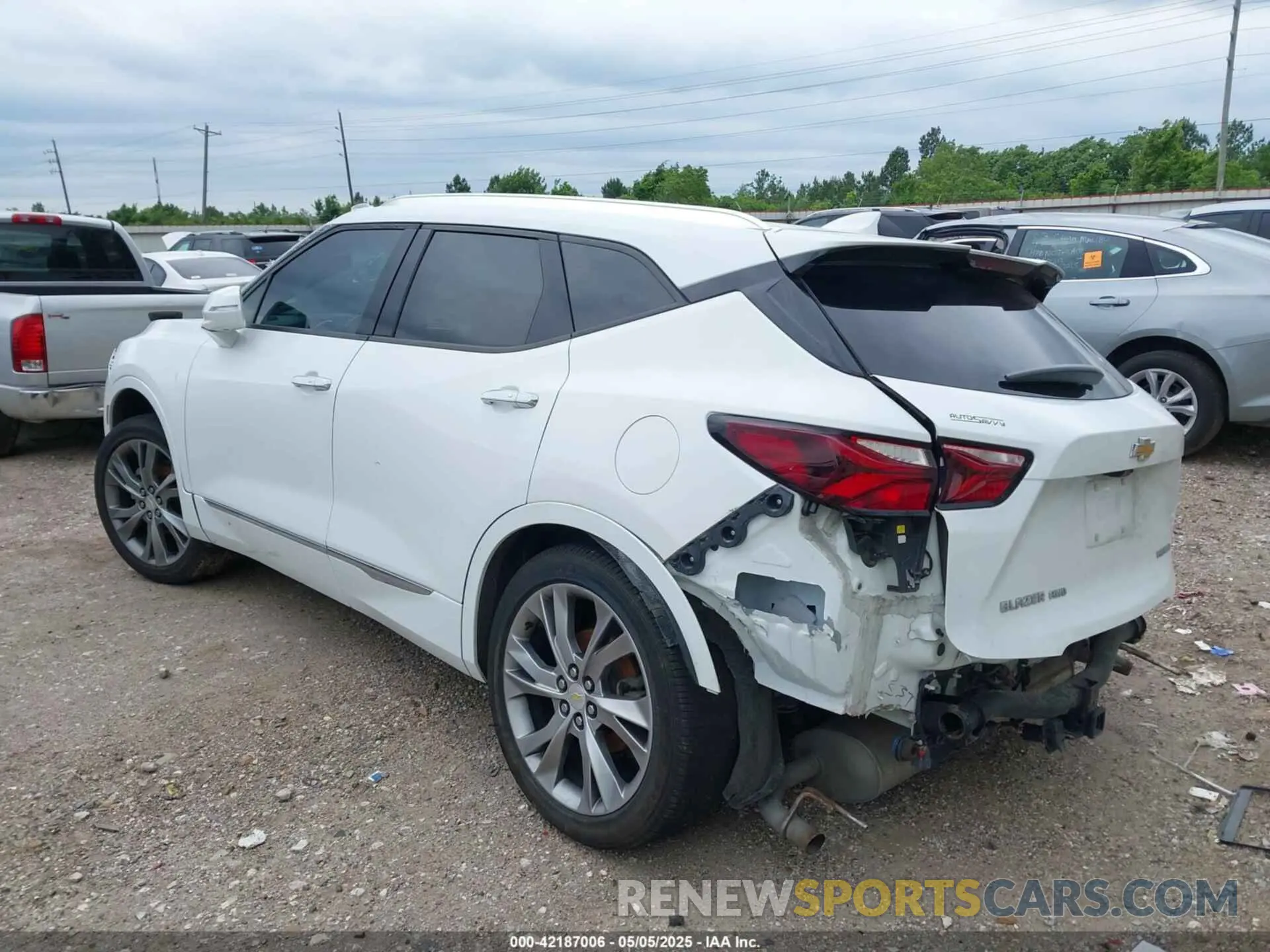 3 Photograph of a damaged car 3GNKBKRS1KS577836 CHEVROLET BLAZER 2019