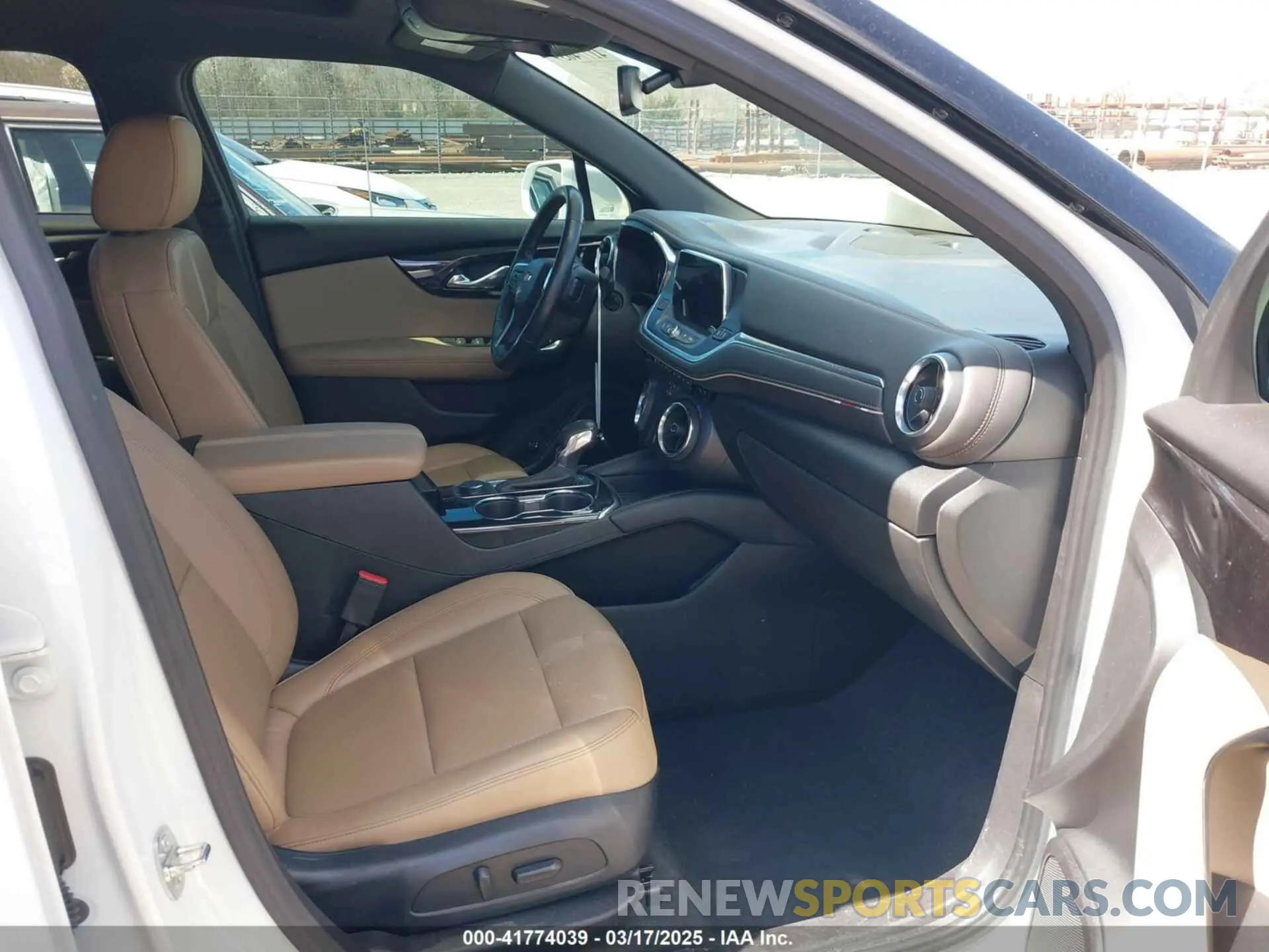 5 Photograph of a damaged car 3GNKBKRS3KS701640 CHEVROLET BLAZER 2019